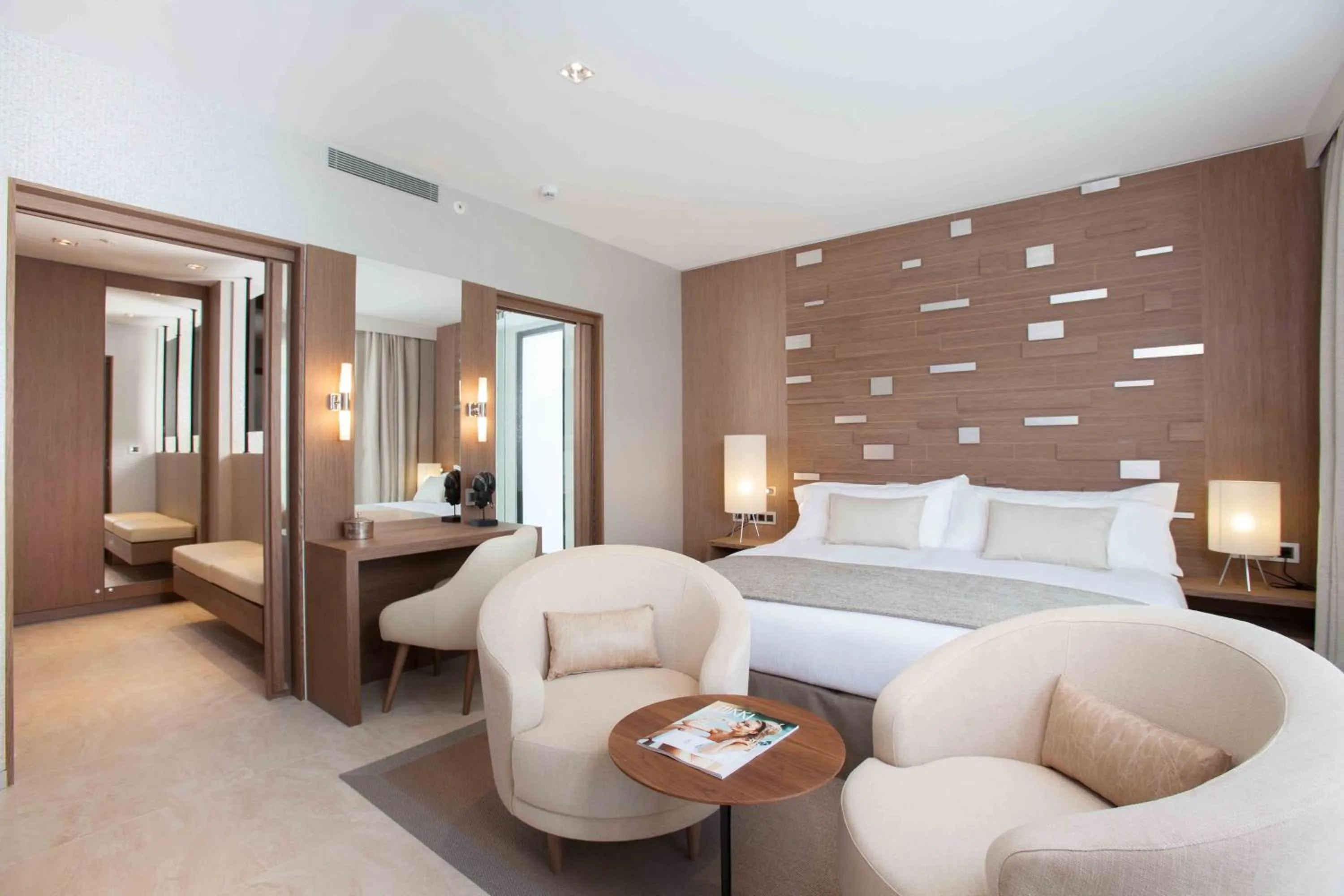 Photo of the whole room, Bed in Don Carlos Marbella