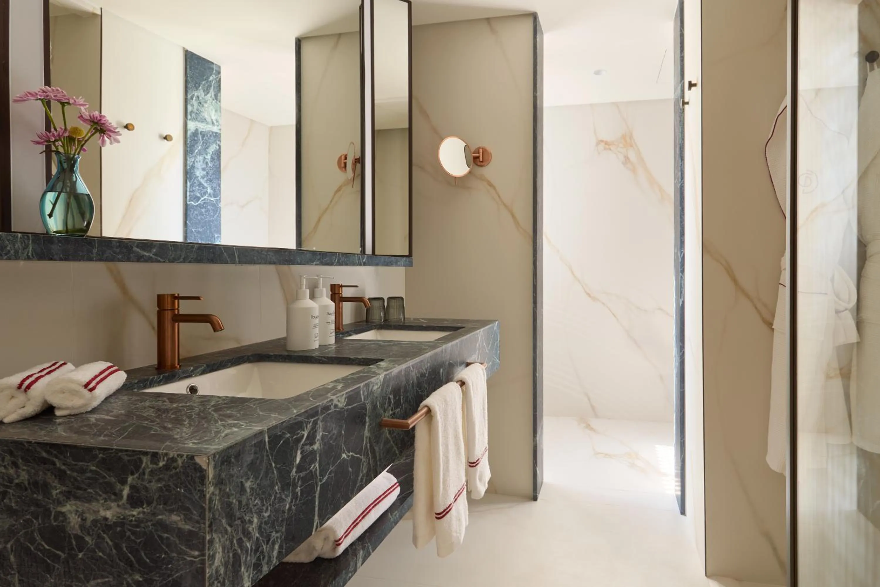 Bathroom in Don Carlos Marbella