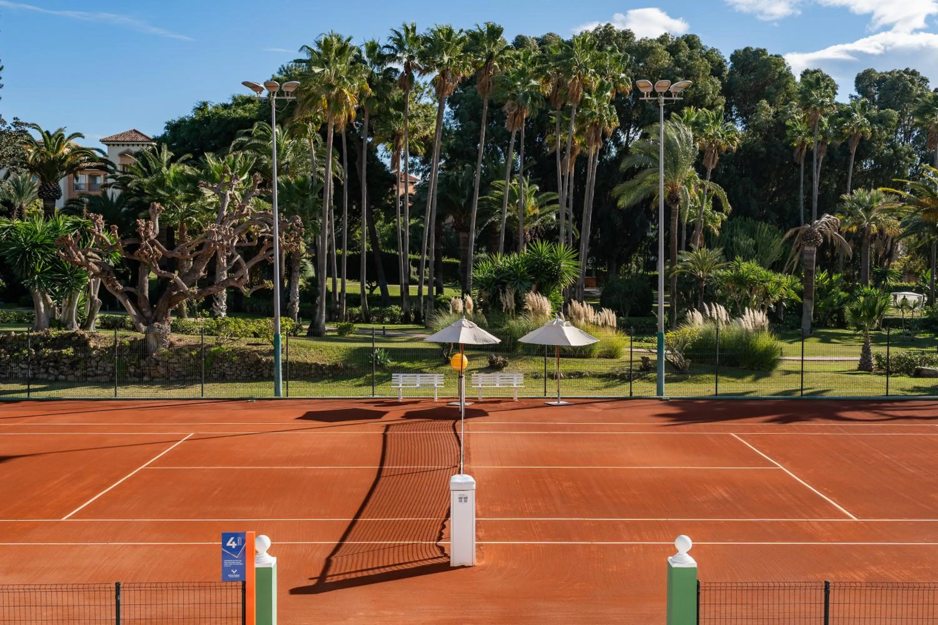 Tennis court in Don Carlos Marbella
