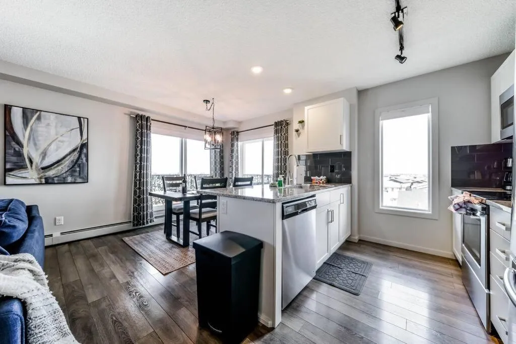 Kitchen or kitchenette in Bright Luxe Condo, AC, Top Floor, King Bed, Balcony!