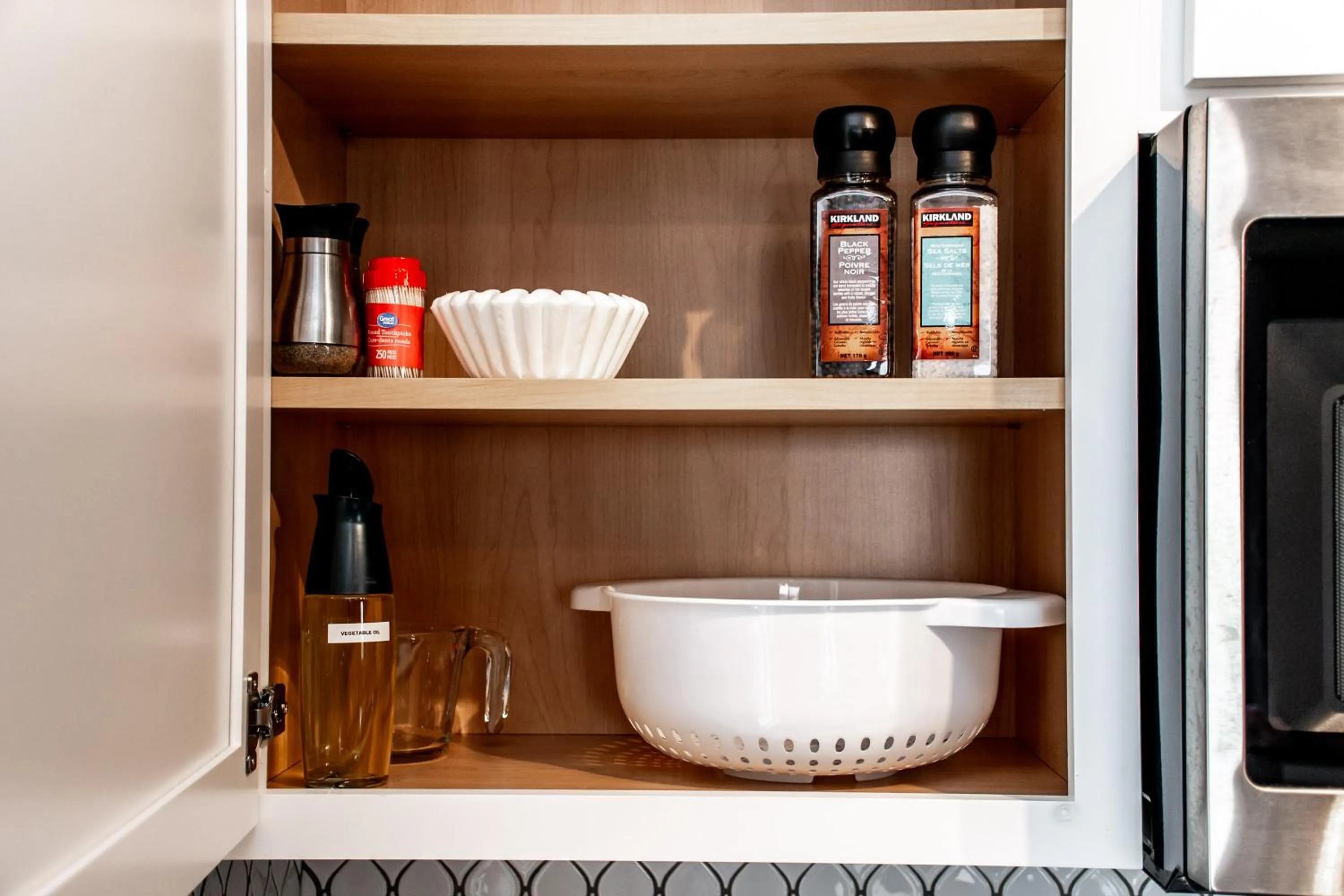 kitchen in Peaceful Oasis Condo, AC, Top Floor, Secure UG Parking, Balcony, King Bed!