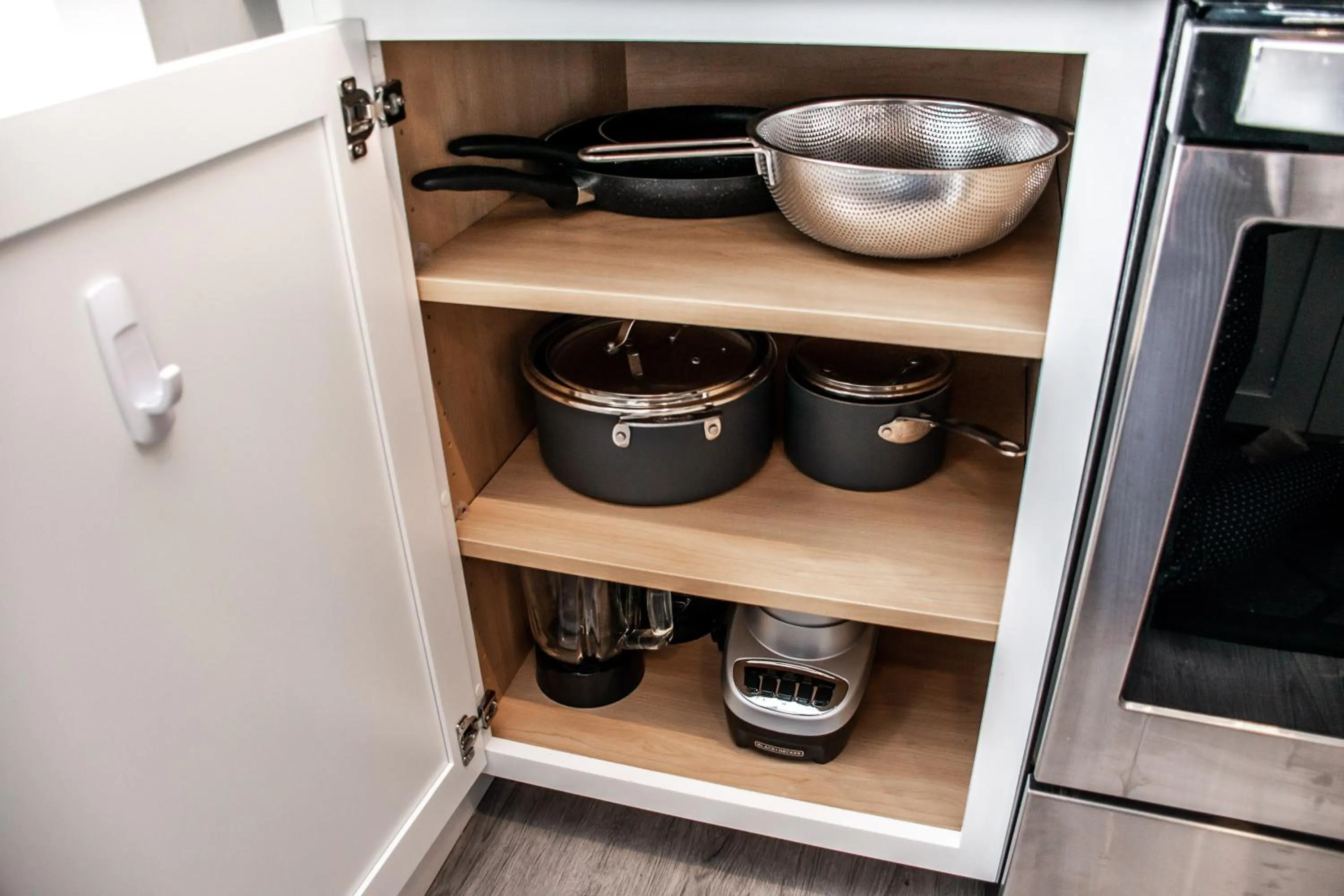 kitchen in Peaceful Oasis Condo, AC, Top Floor, Secure UG Parking, Balcony, King Bed!