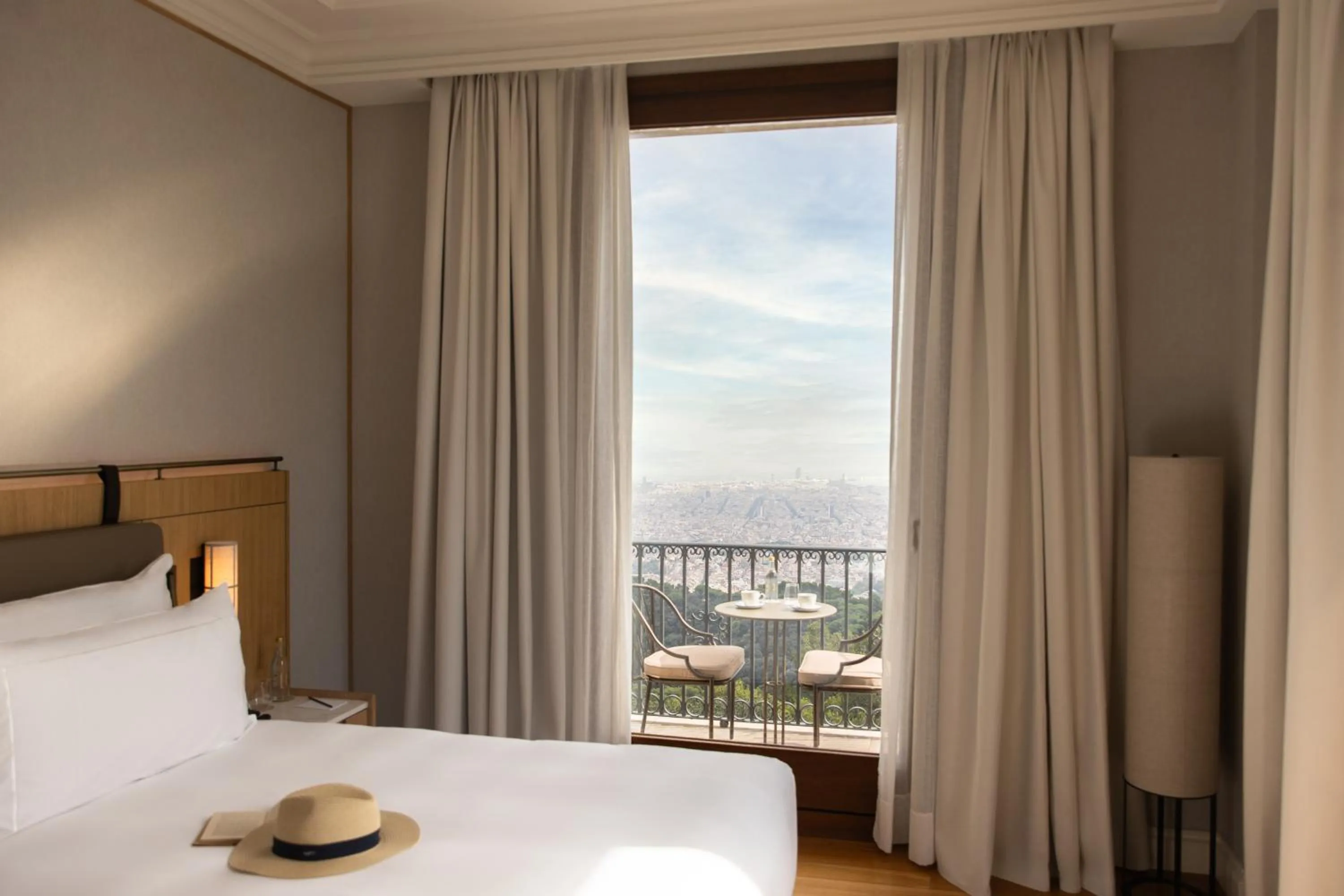 Bed in METT Barcelona GL - A Leading Hotel of the World