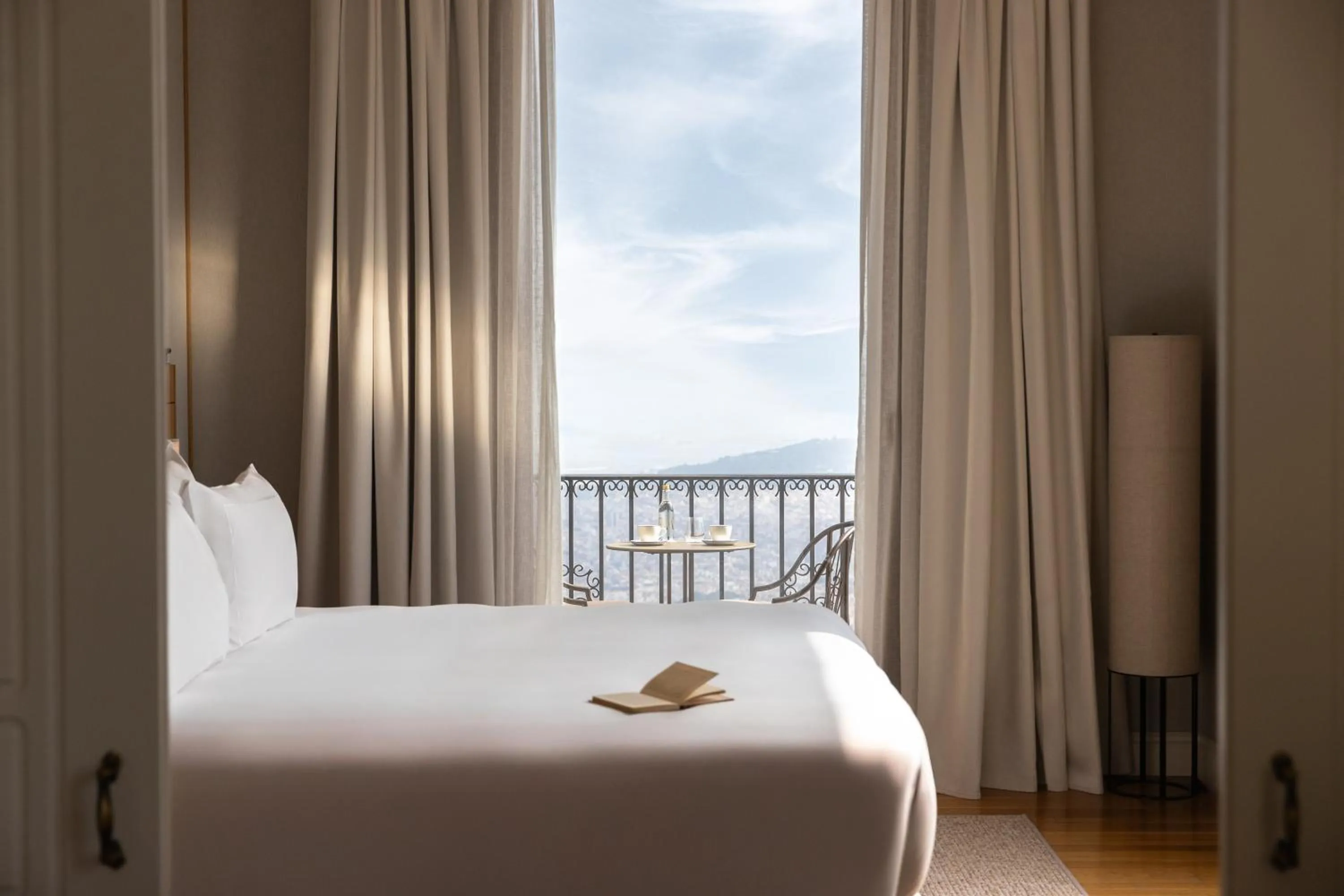 Bed in METT Barcelona GL - A Leading Hotel of the World