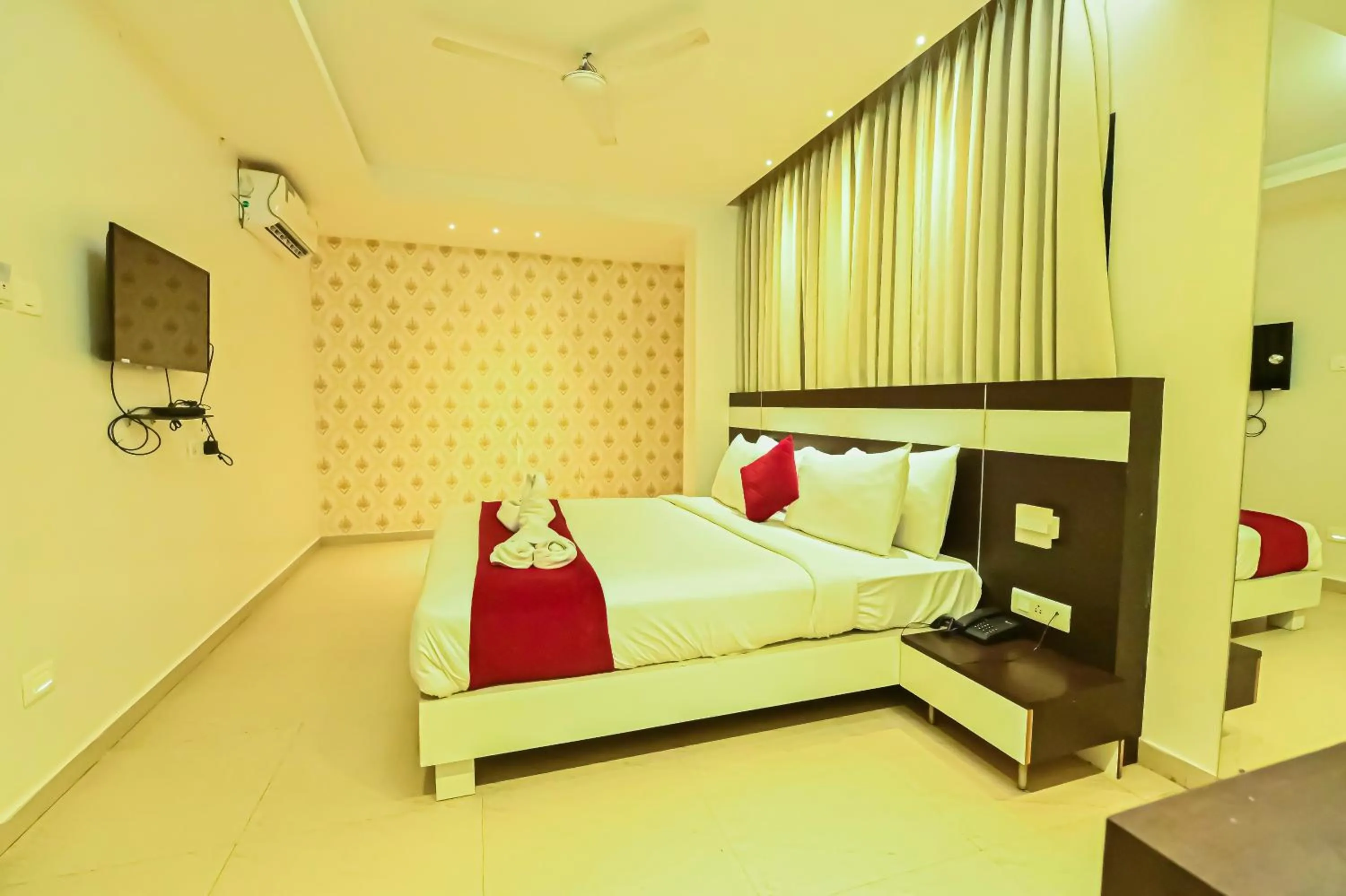 Bed in Yuvraj Palace Inn