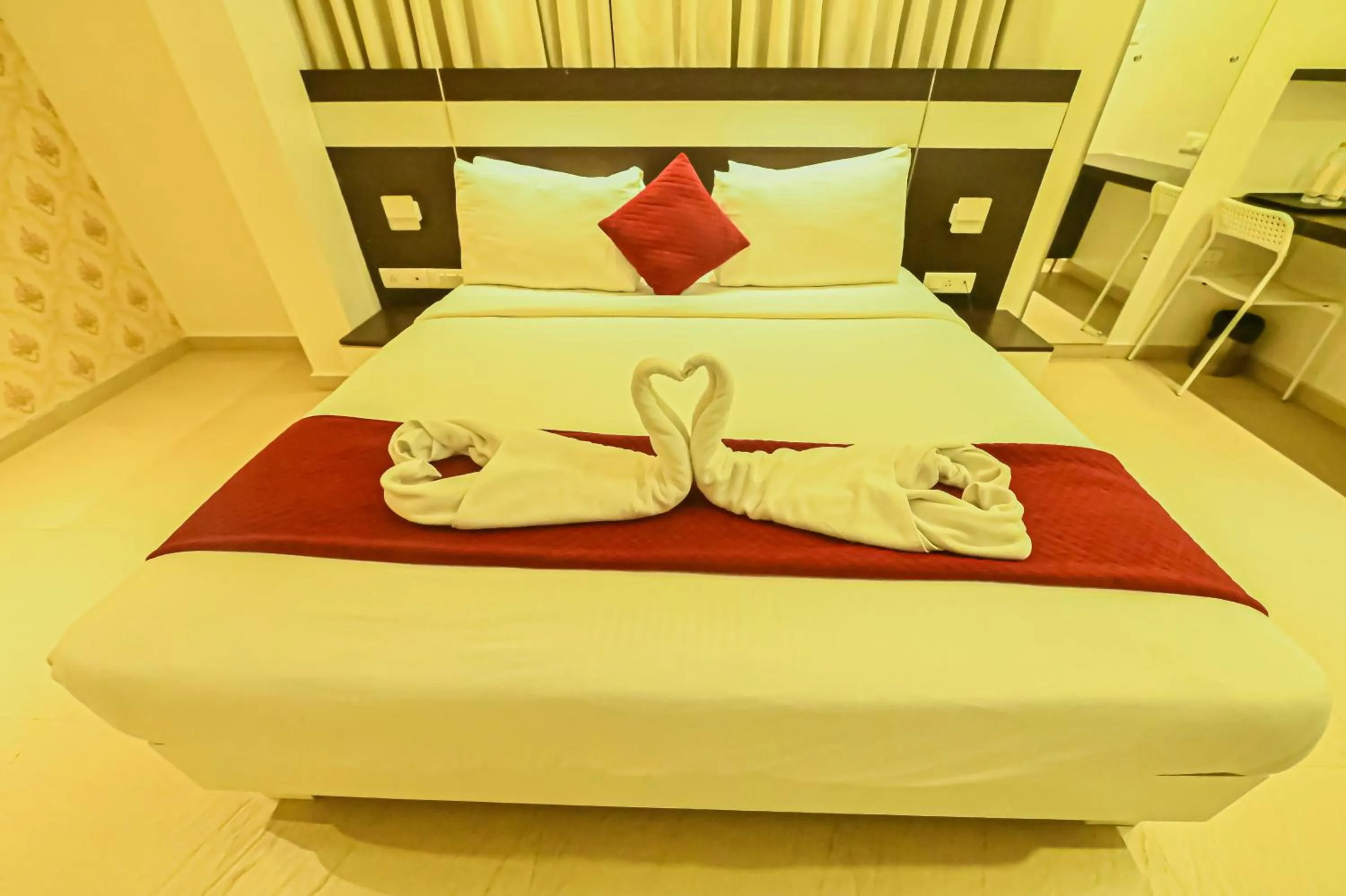 Bed in Yuvraj Palace Inn