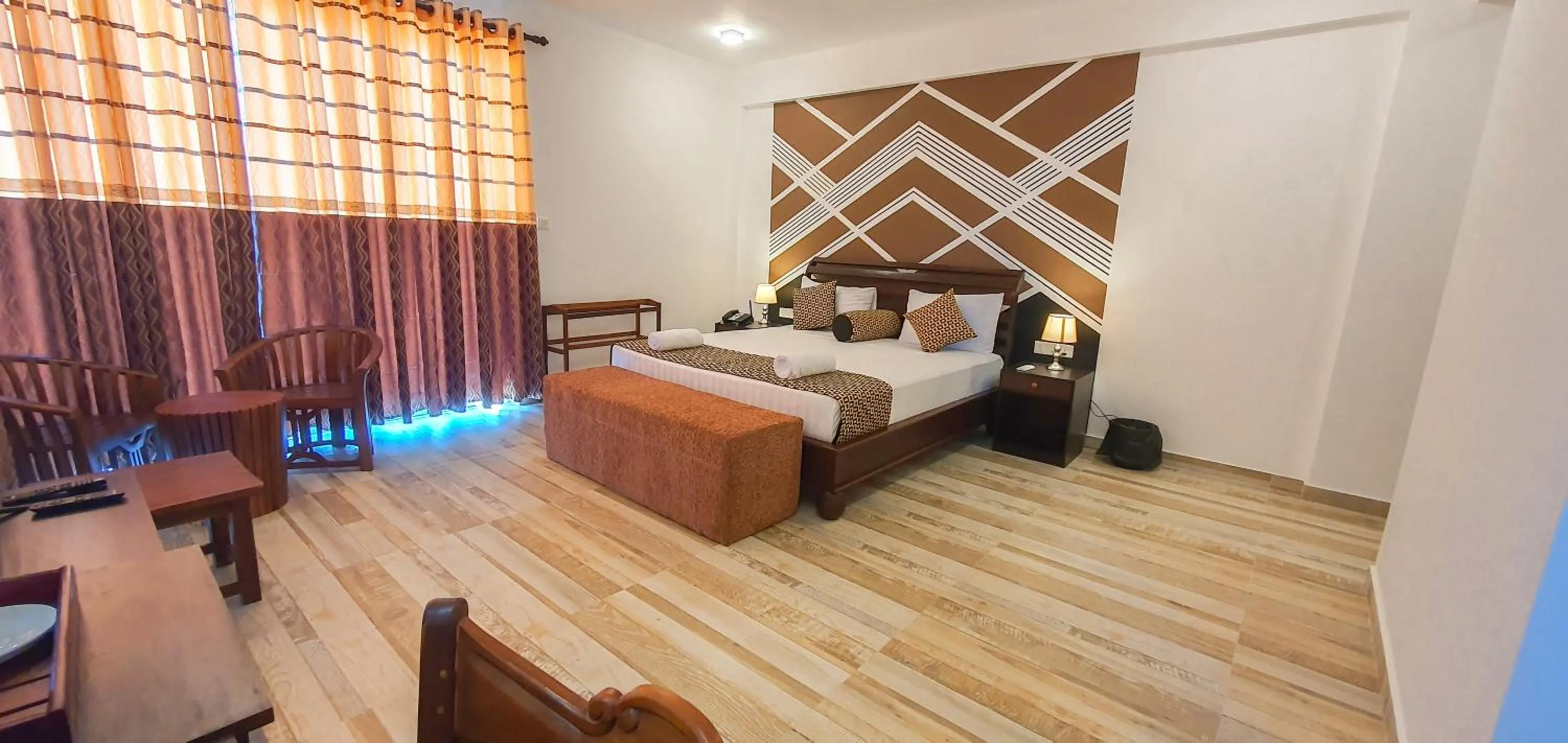 Communal lounge/ TV room, Bed in ARA Beach Resort Mirissa