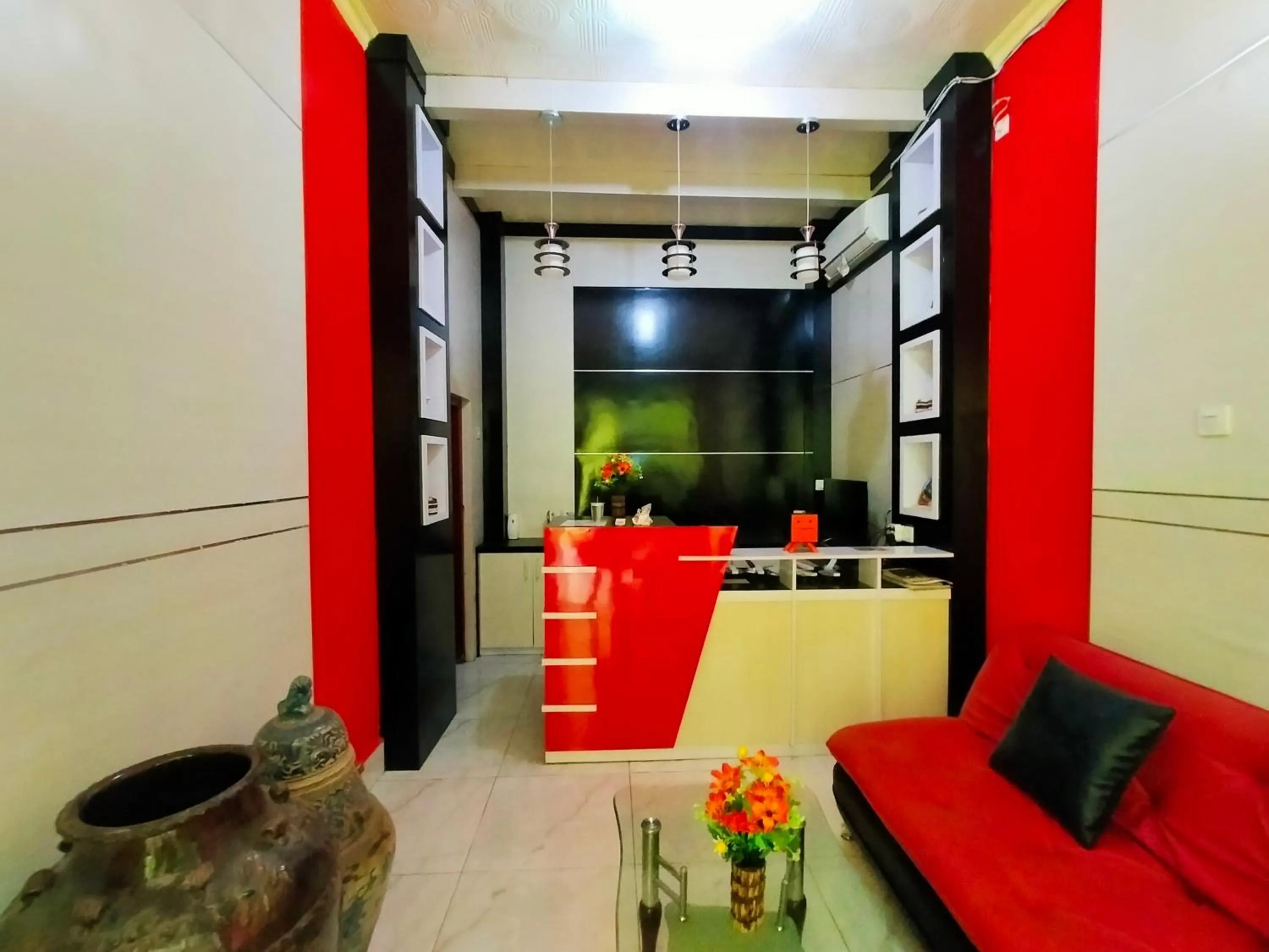 Lobby or reception in Inawa Homestay Syariah