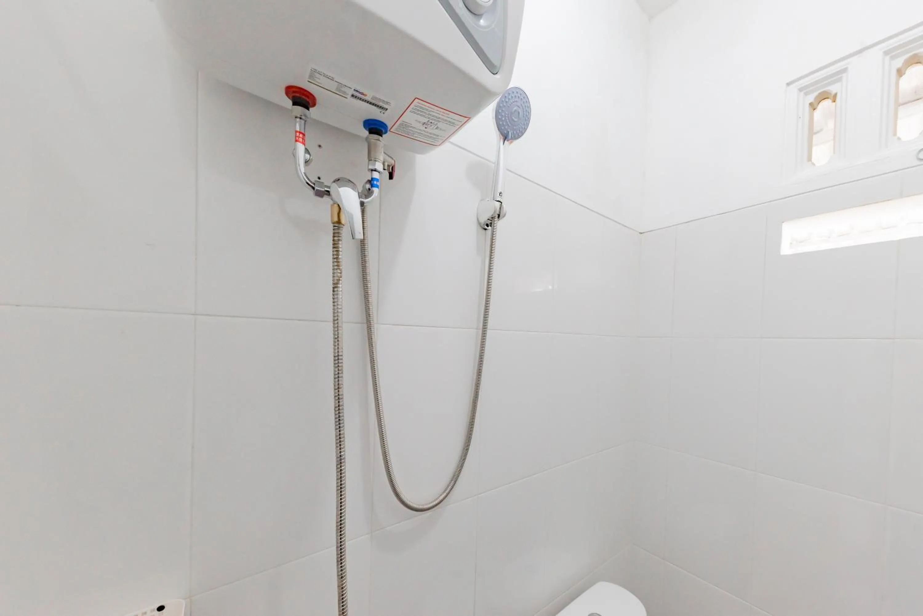 Bathroom in RedDoorz Syariah near Alun Alun Ciledug Cirebon