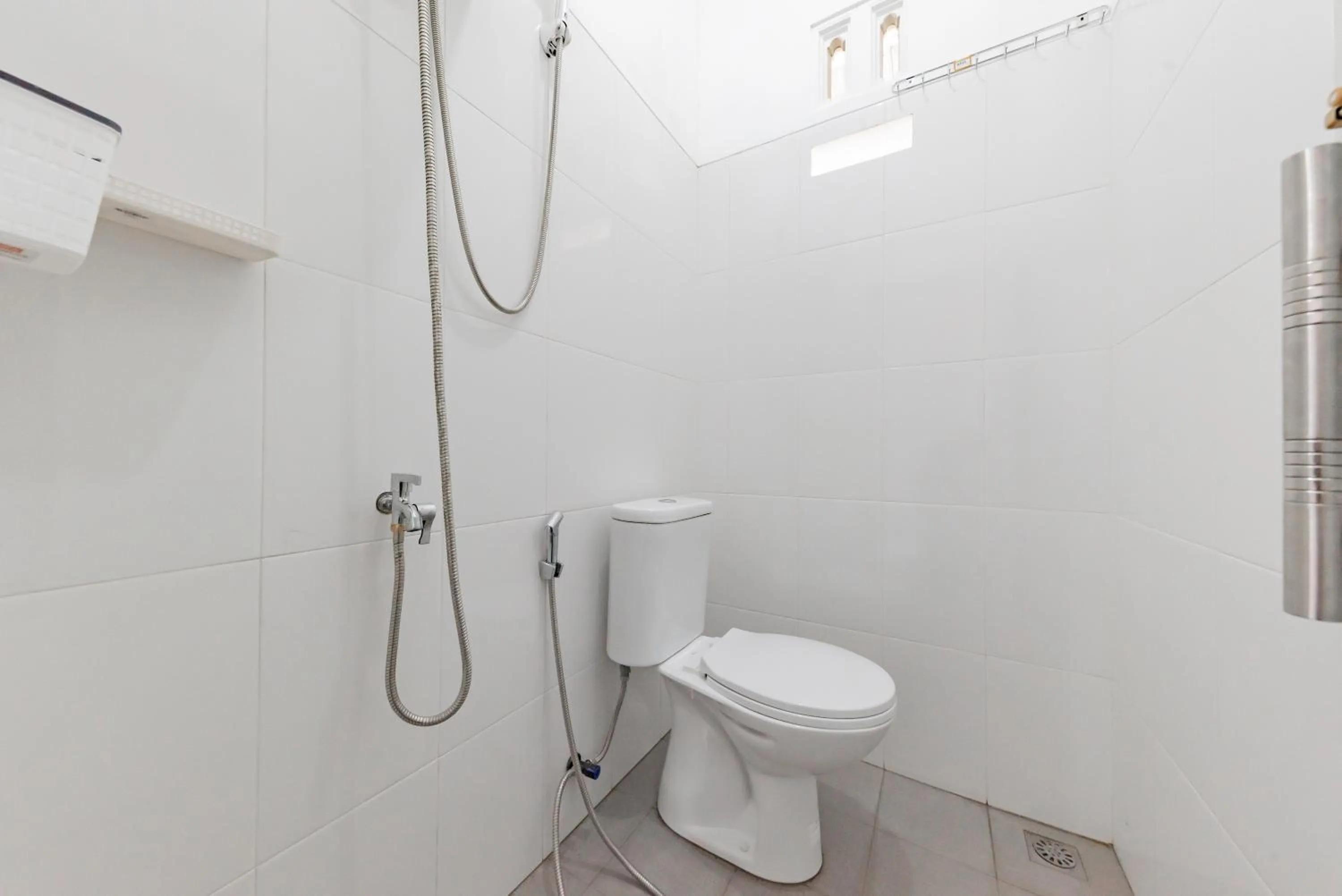 Bathroom in RedDoorz Syariah near Alun Alun Ciledug Cirebon