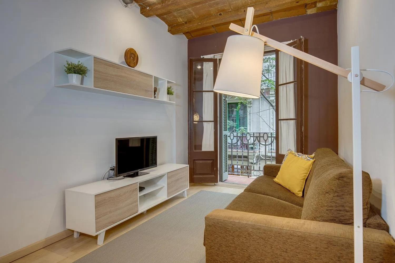 Living room in Feelathome Center Apartments