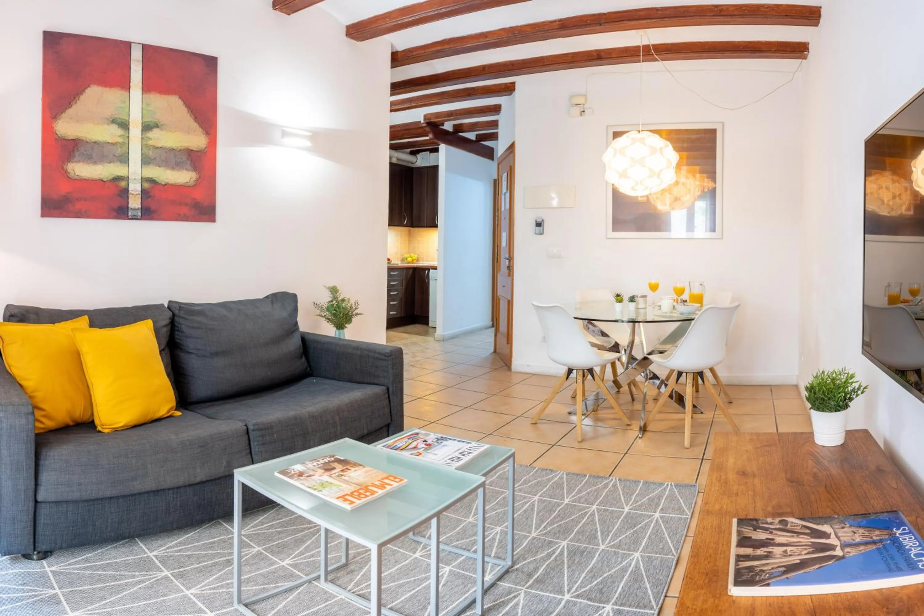 Seating area in Feelathome Center Apartments