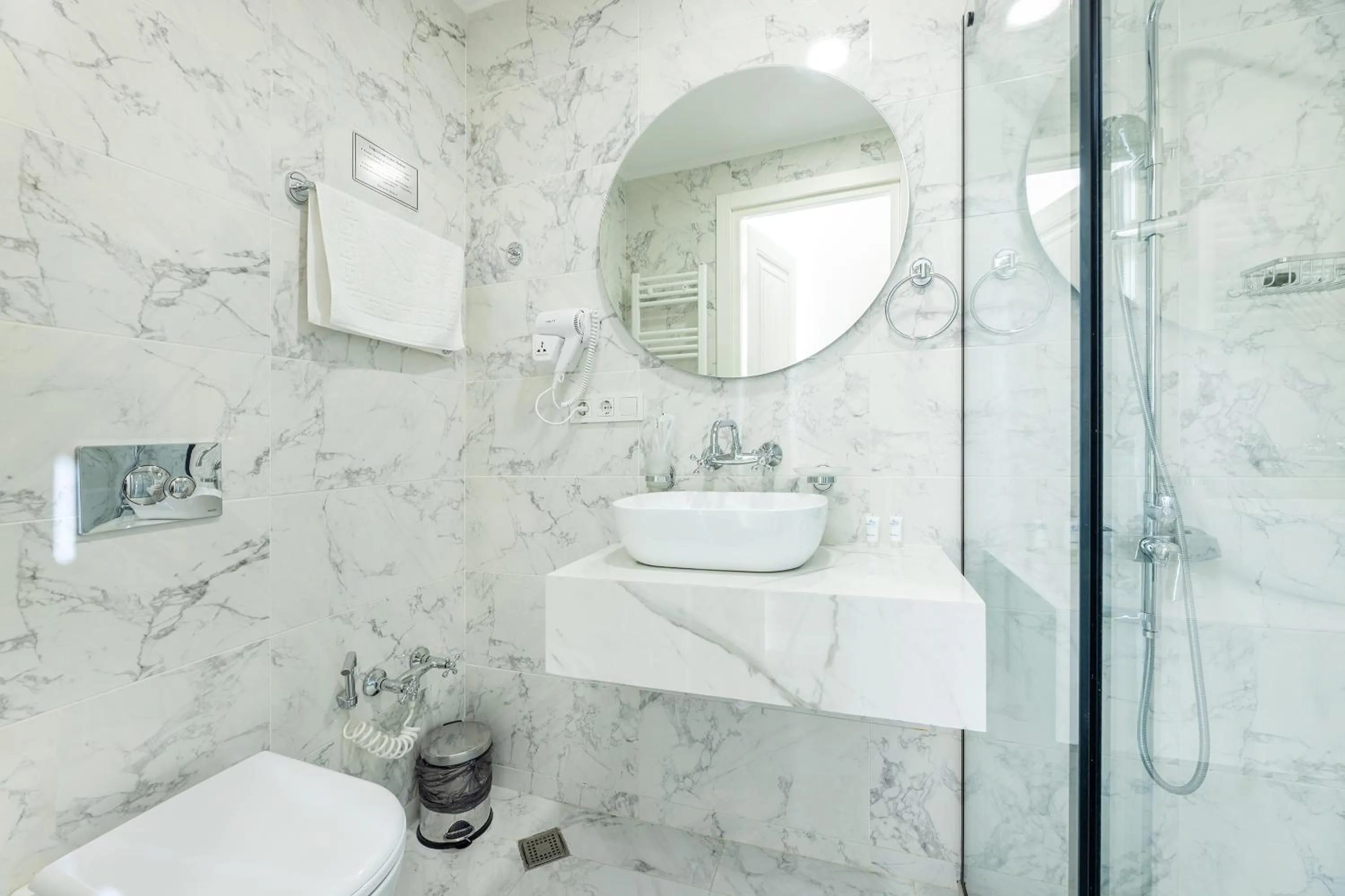 Toilet in Boutique Hotel Manufactura