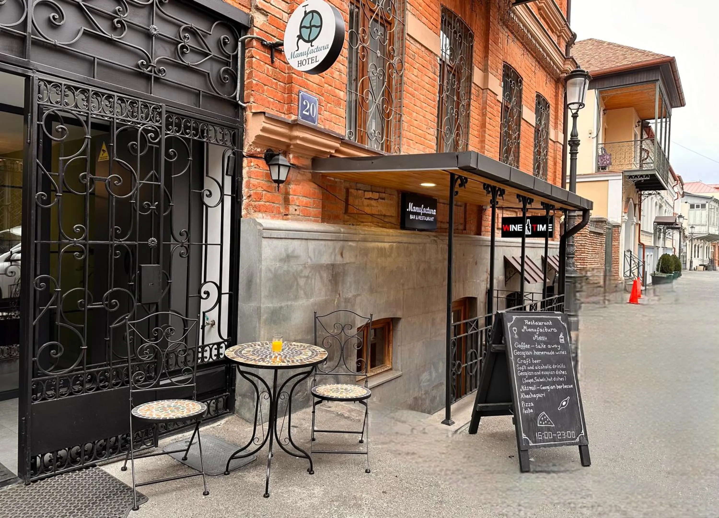 Restaurant/places to eat in Boutique Hotel Manufactura