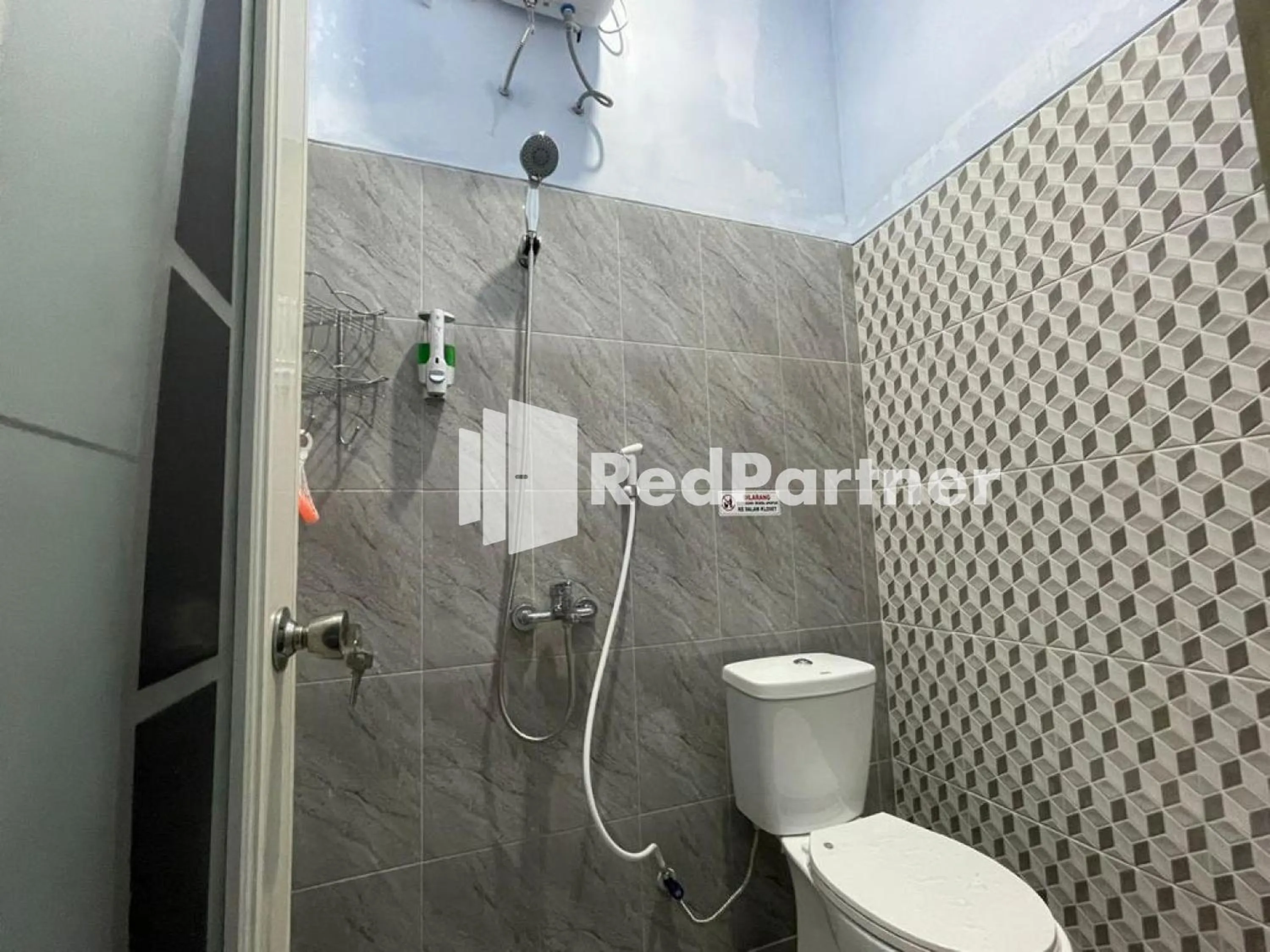 Bathroom in N3 Syariah near Stasiun Tegal Mitra RedDoorz