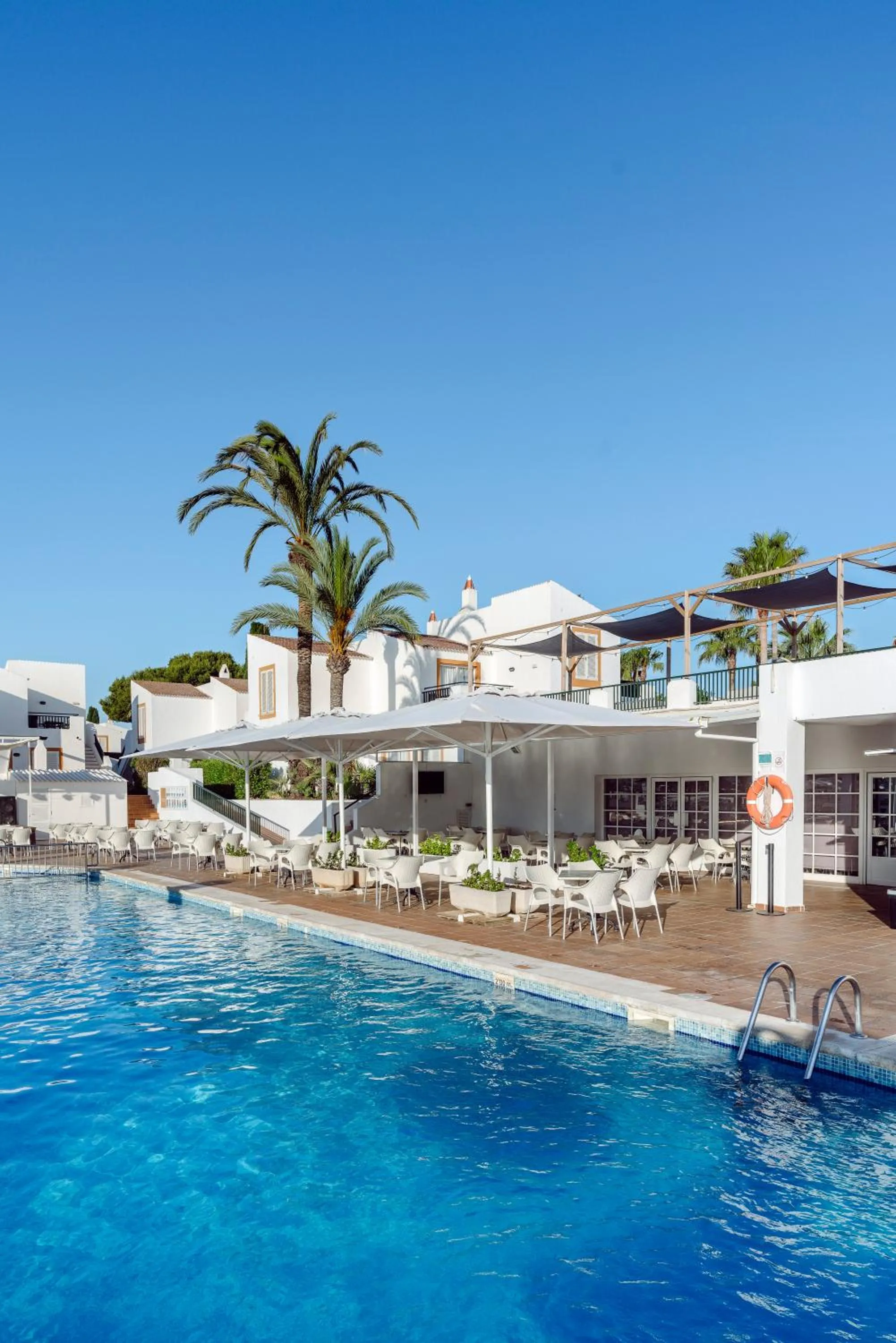 Swimming pool in AluaSun Lago Park