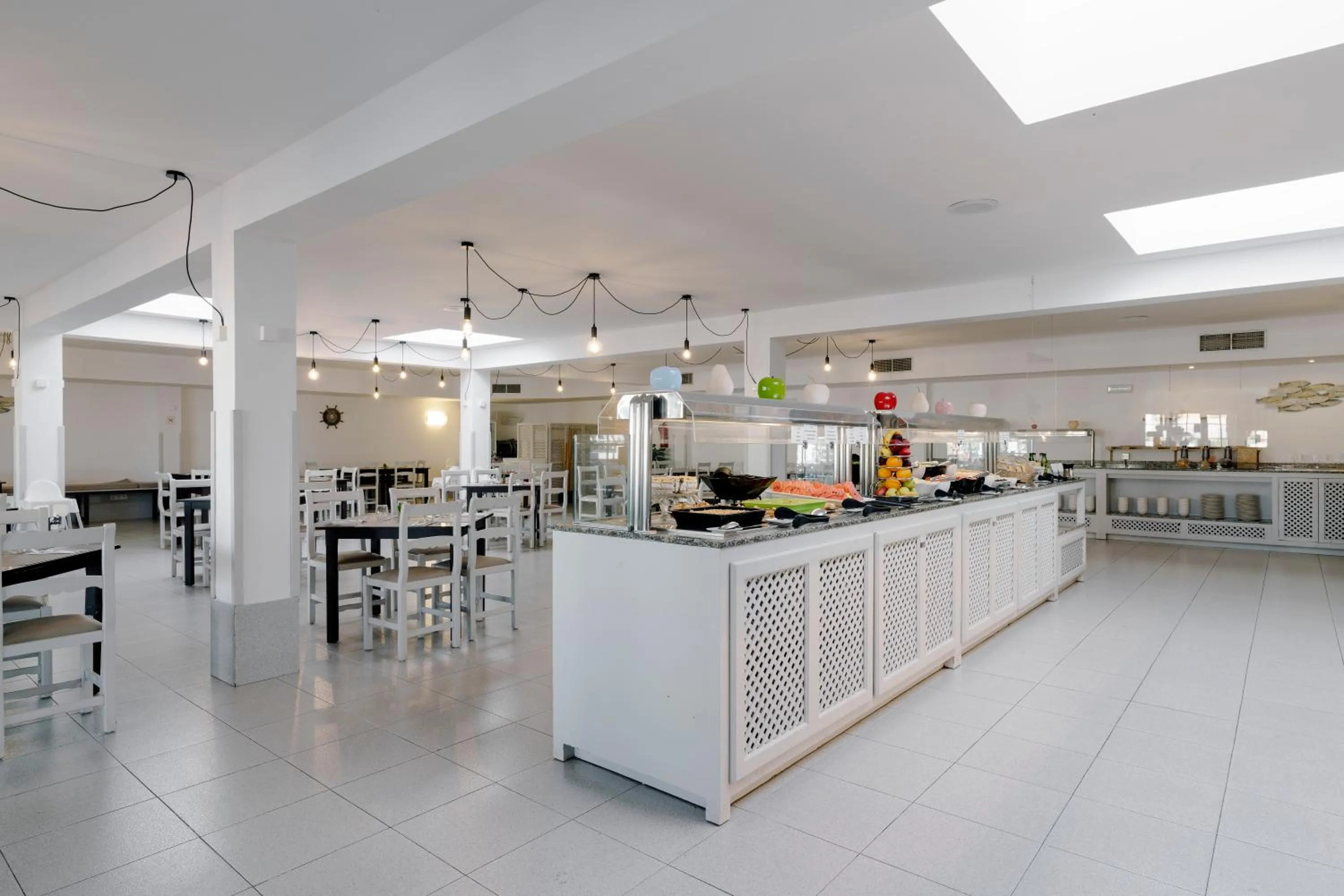 Restaurant/places to eat in AluaSun Lago Park