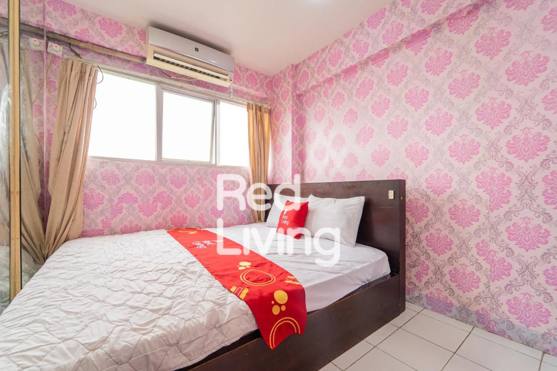 Bedroom, Bed in Apartemen Sentra Timur Residence - D Royal Property Tower Kuning