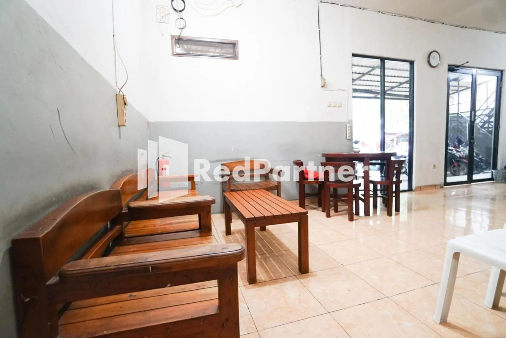 Seating area in Bright Residence near ITC Mangga Dua Mitra RedDoorz