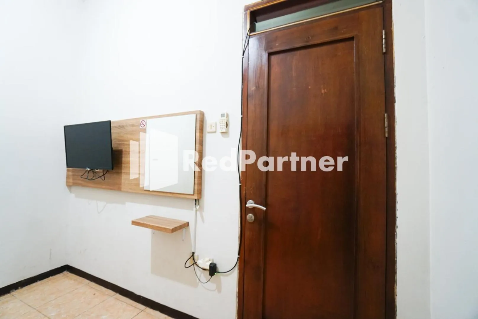 TV and multimedia in Bright Residence near ITC Mangga Dua Mitra RedDoorz