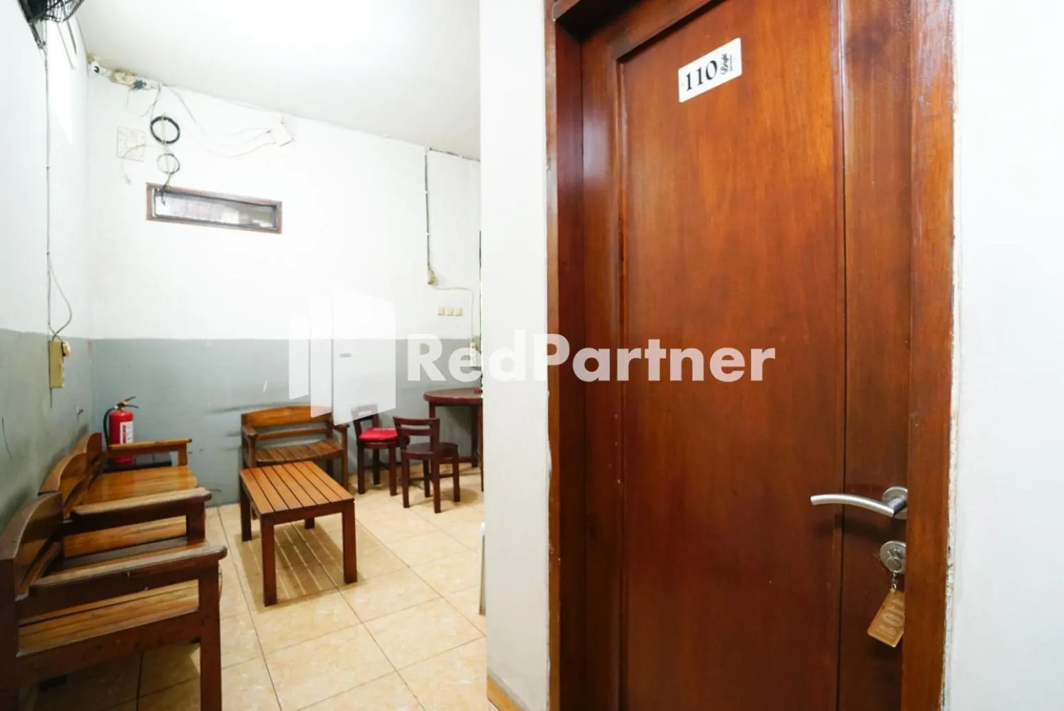 Seating area in Bright Residence near ITC Mangga Dua Mitra RedDoorz