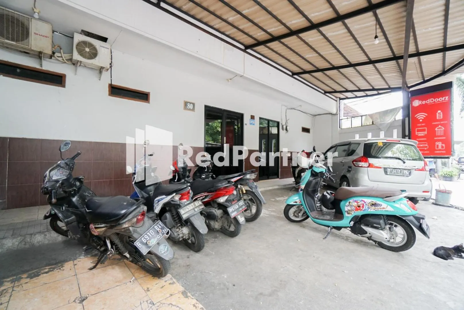 Parking in Bright Residence near ITC Mangga Dua Mitra RedDoorz