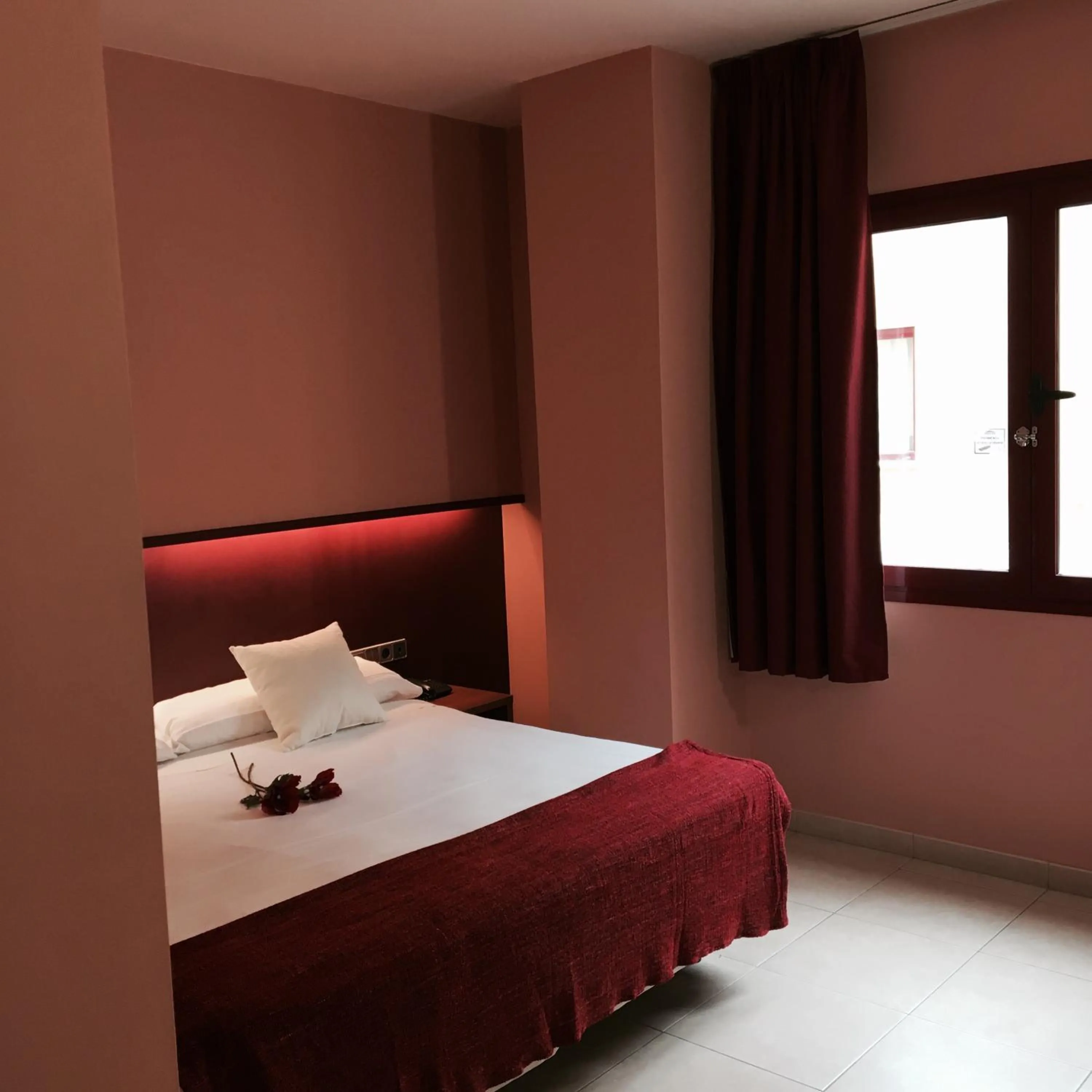 Bed in Hotel Jonquera