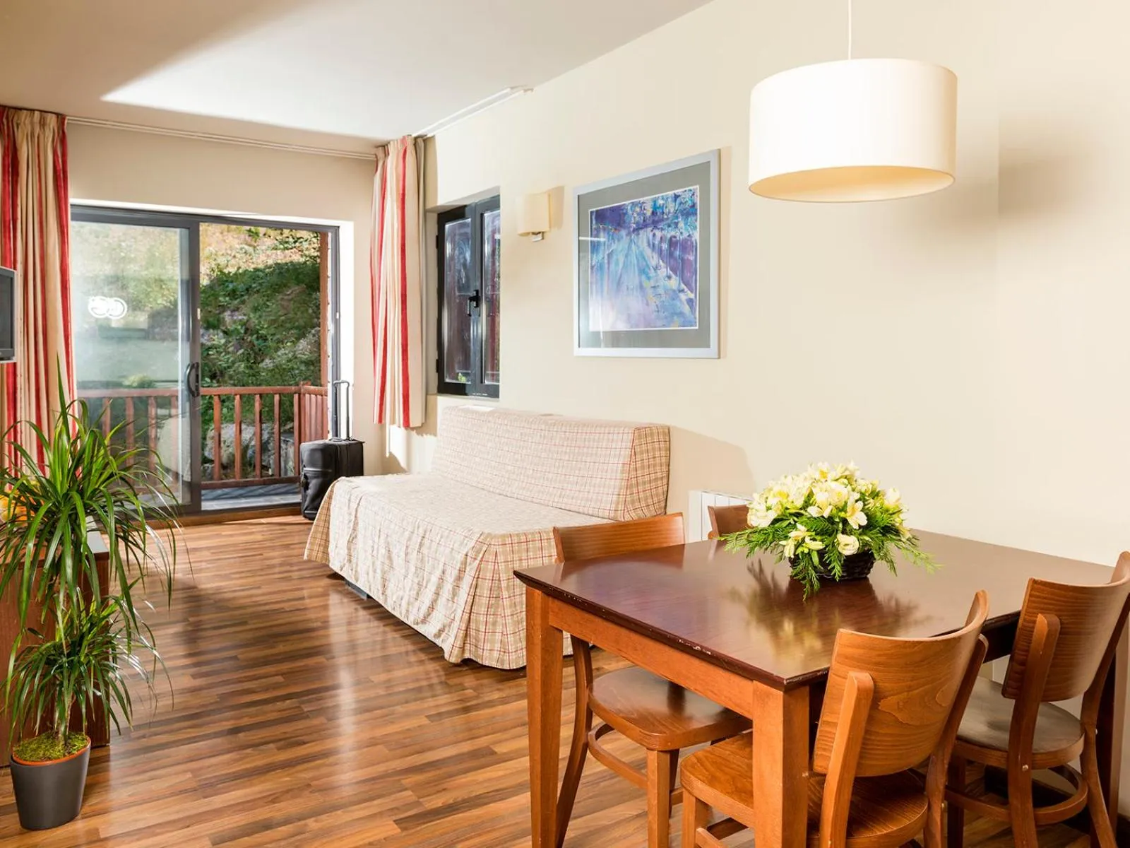 Living room, Bed in Guitart La Molina Aparthotel & Spa