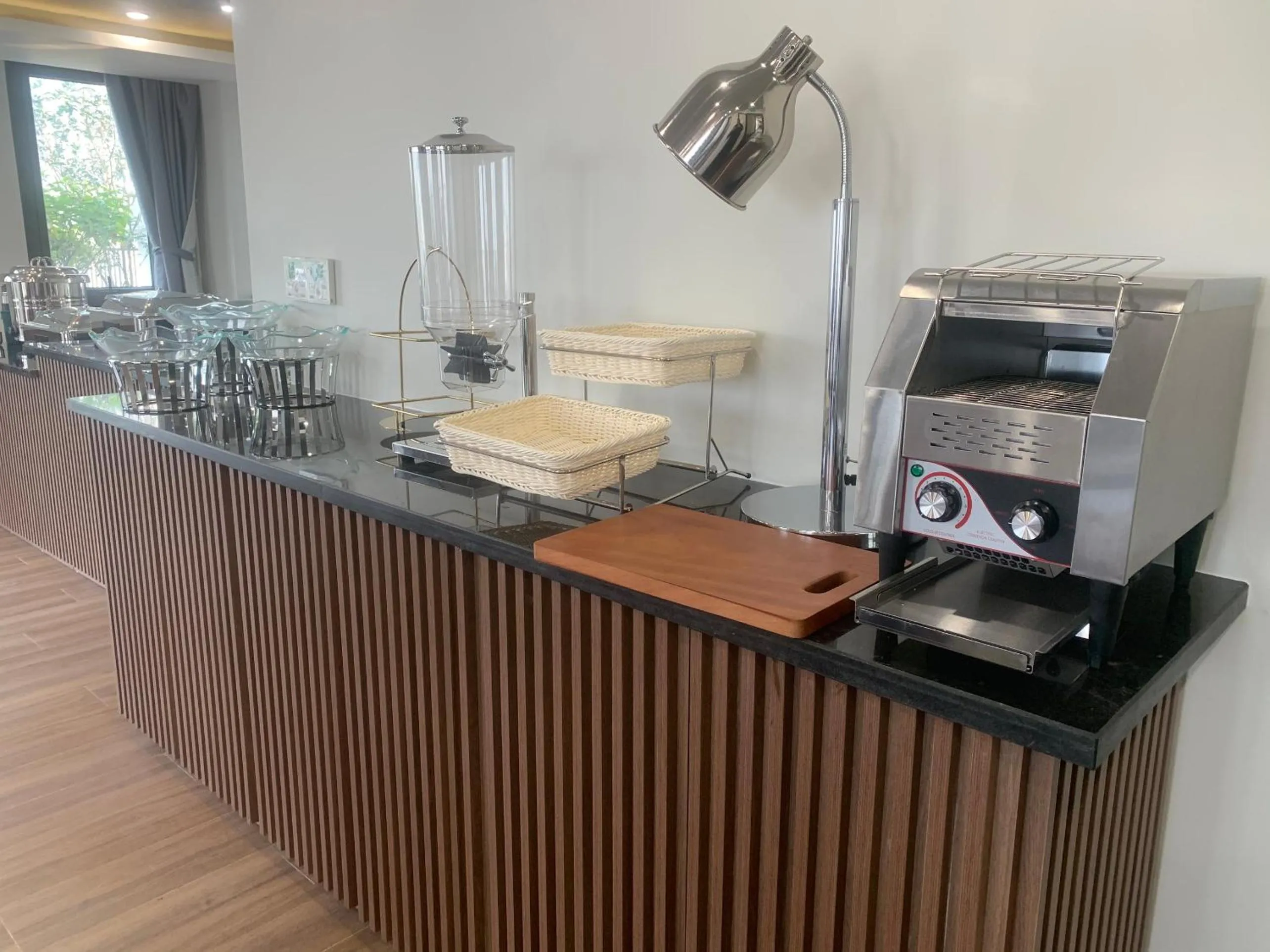 Restaurant/places to eat in PH Hotel & Apartment