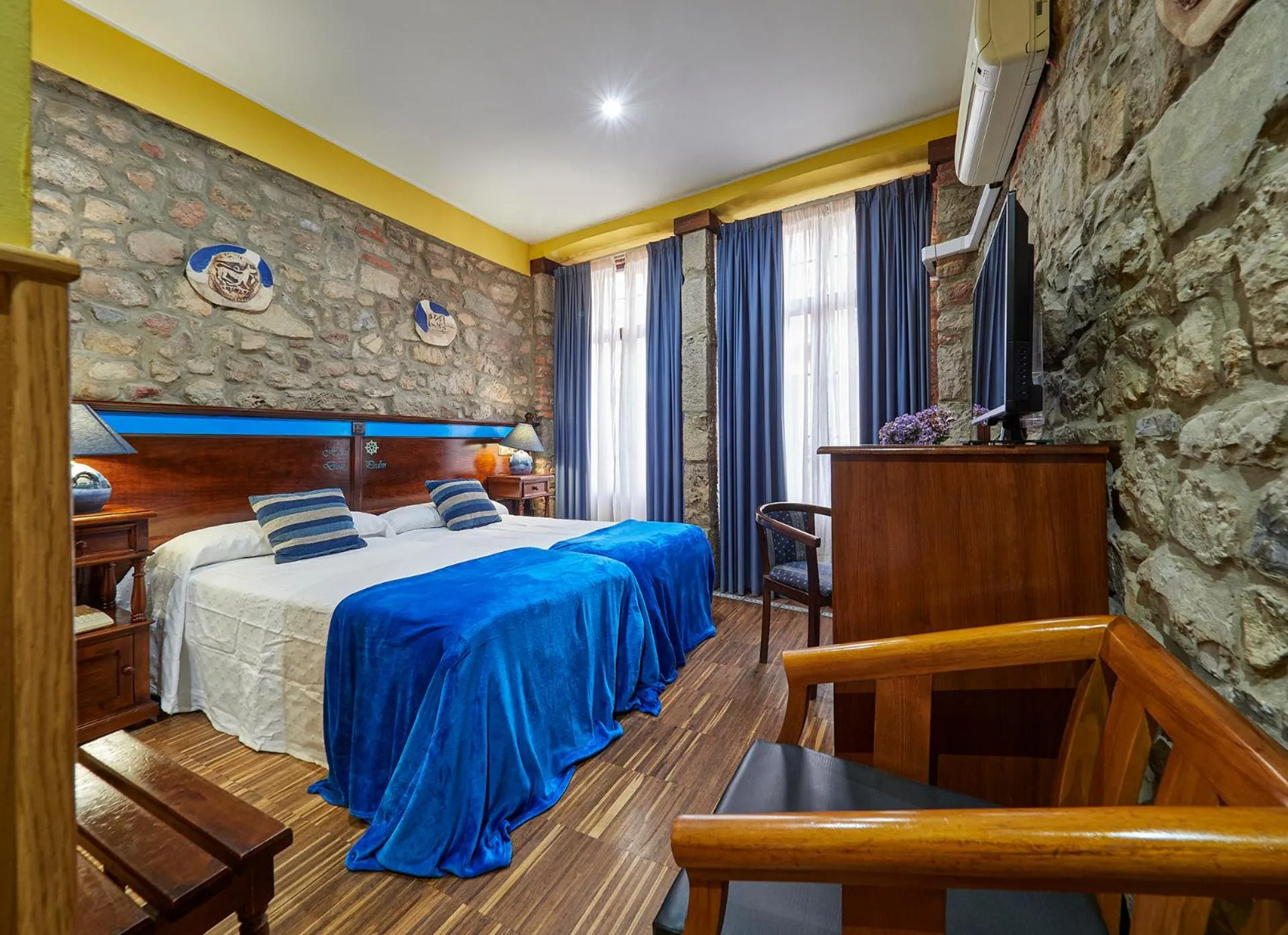 Photo of the whole room, Bed in Don Pedro