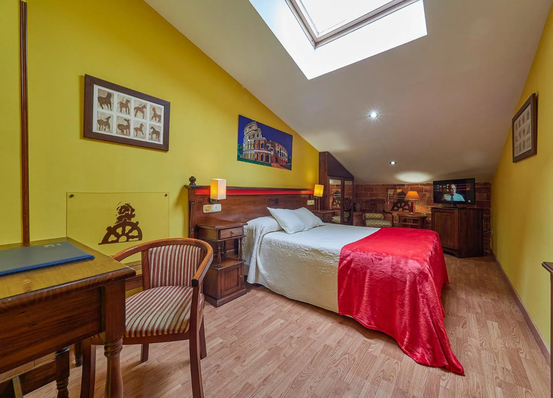 Photo of the whole room, Bed in Don Pedro