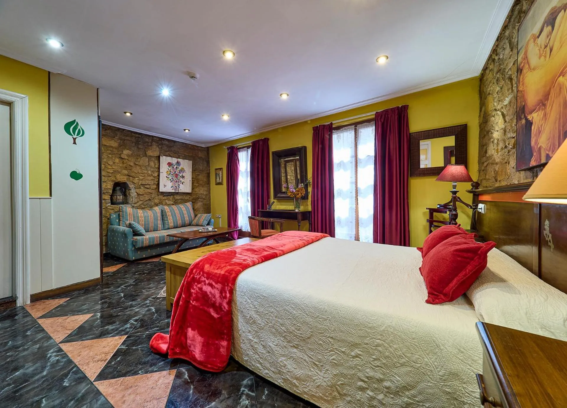 Photo of the whole room, Bed in Don Pedro