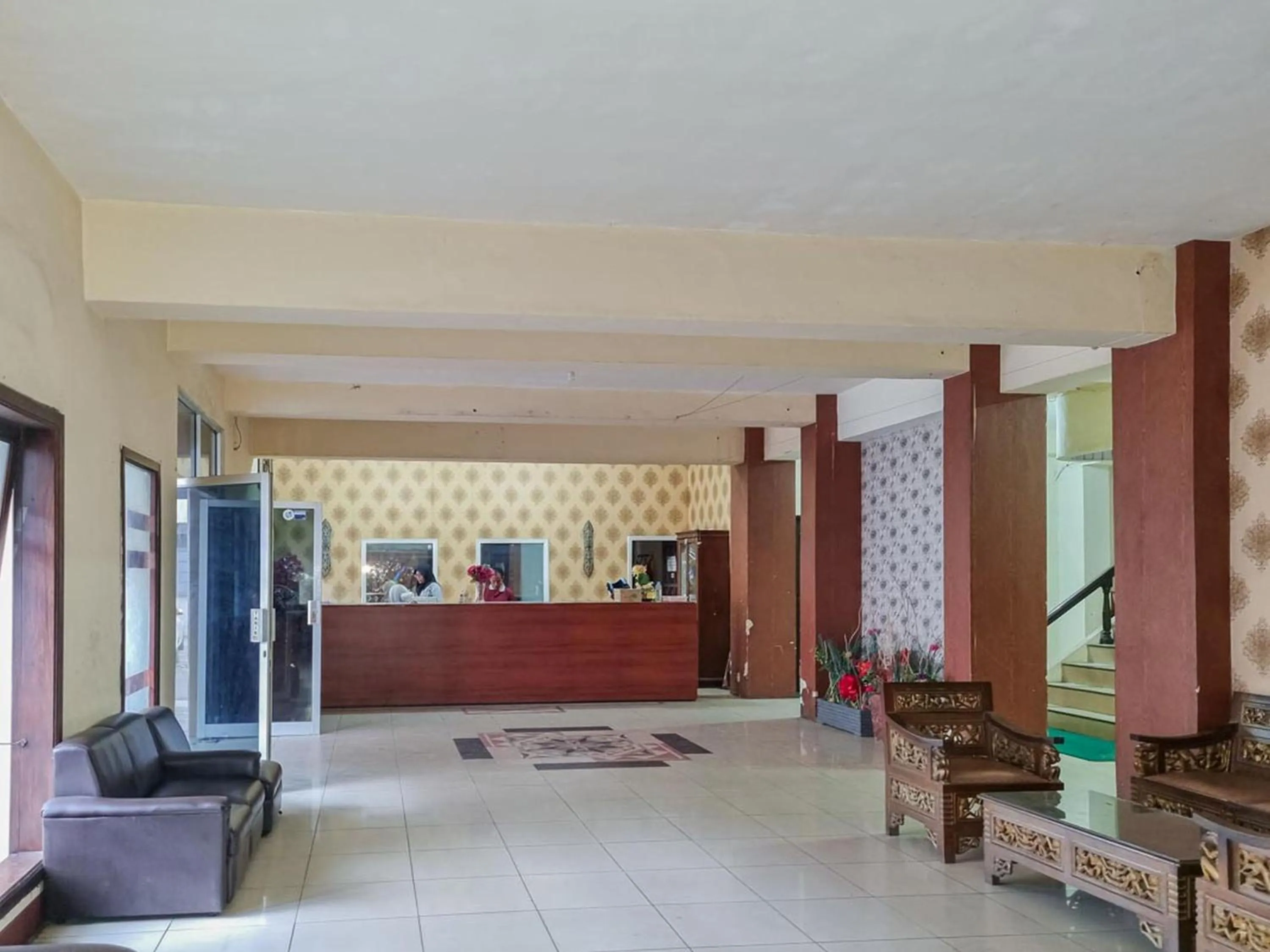 Living room in Hotel Halmahera Palangkaraya Mitra RedDoorz