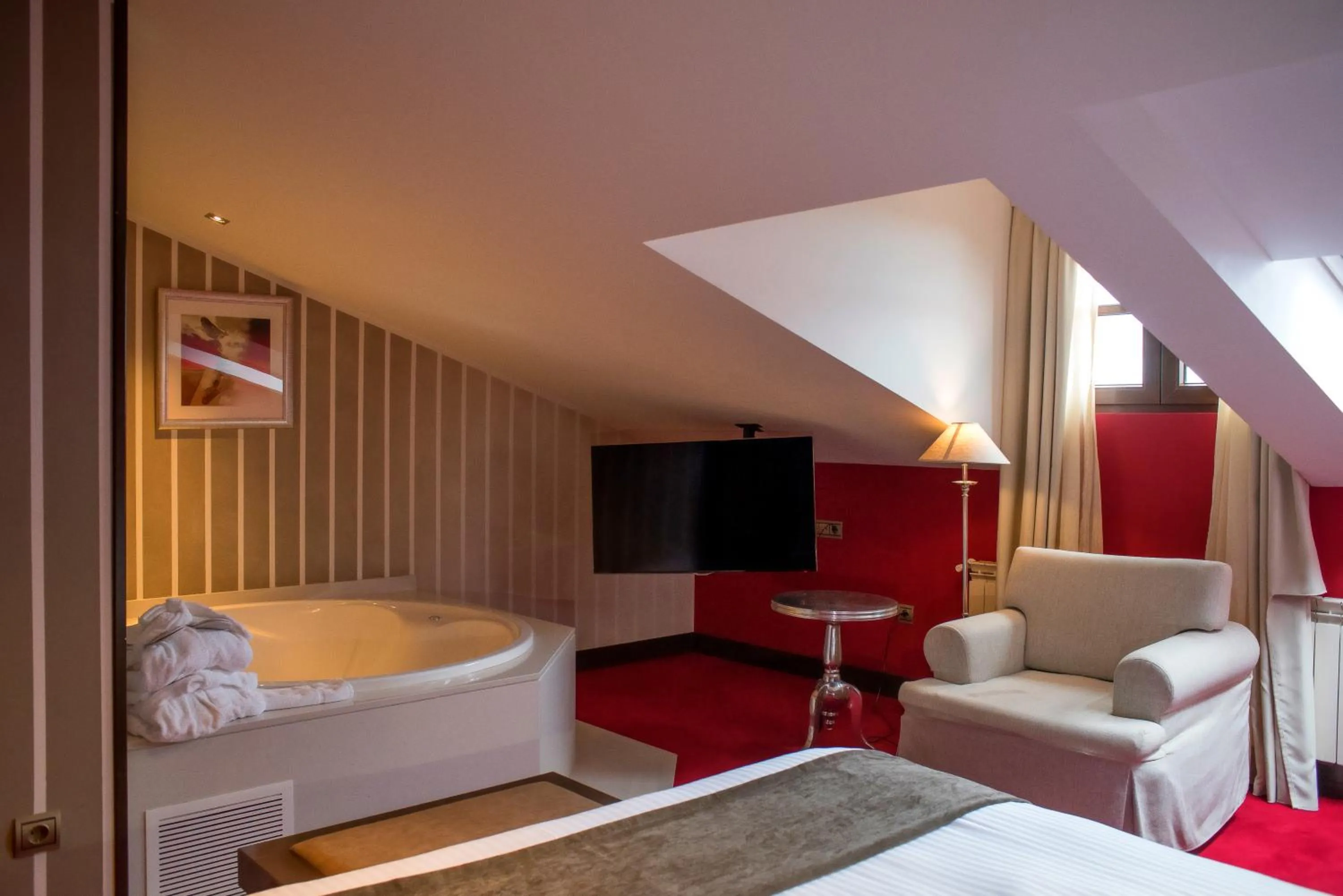 Hot Tub, Bed in Costa Esmeralda Suites