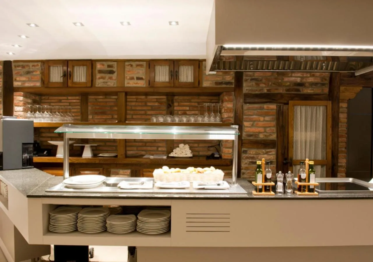 Restaurant/places to eat in Costa Esmeralda Suites