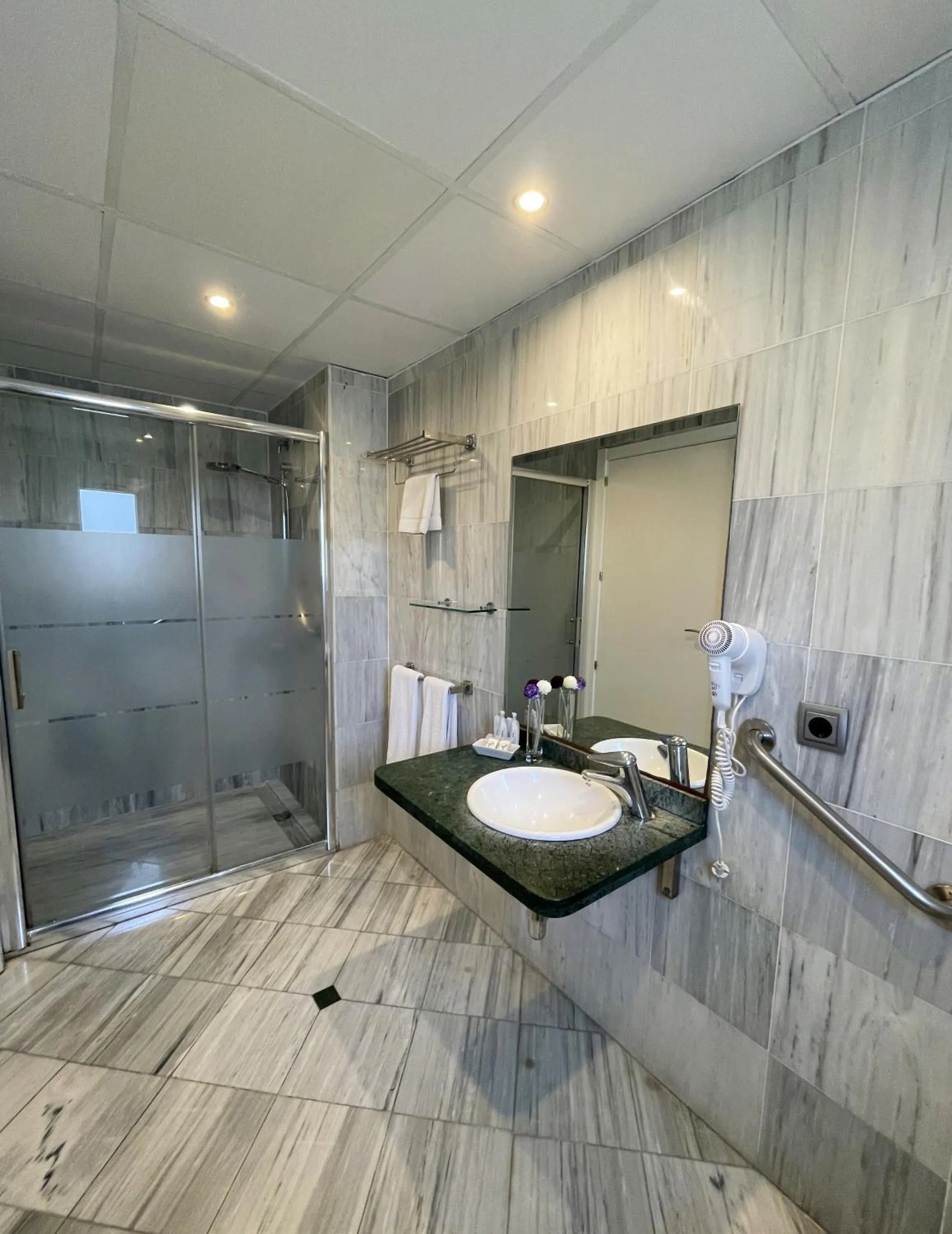 Bathroom in Hotel Turissa