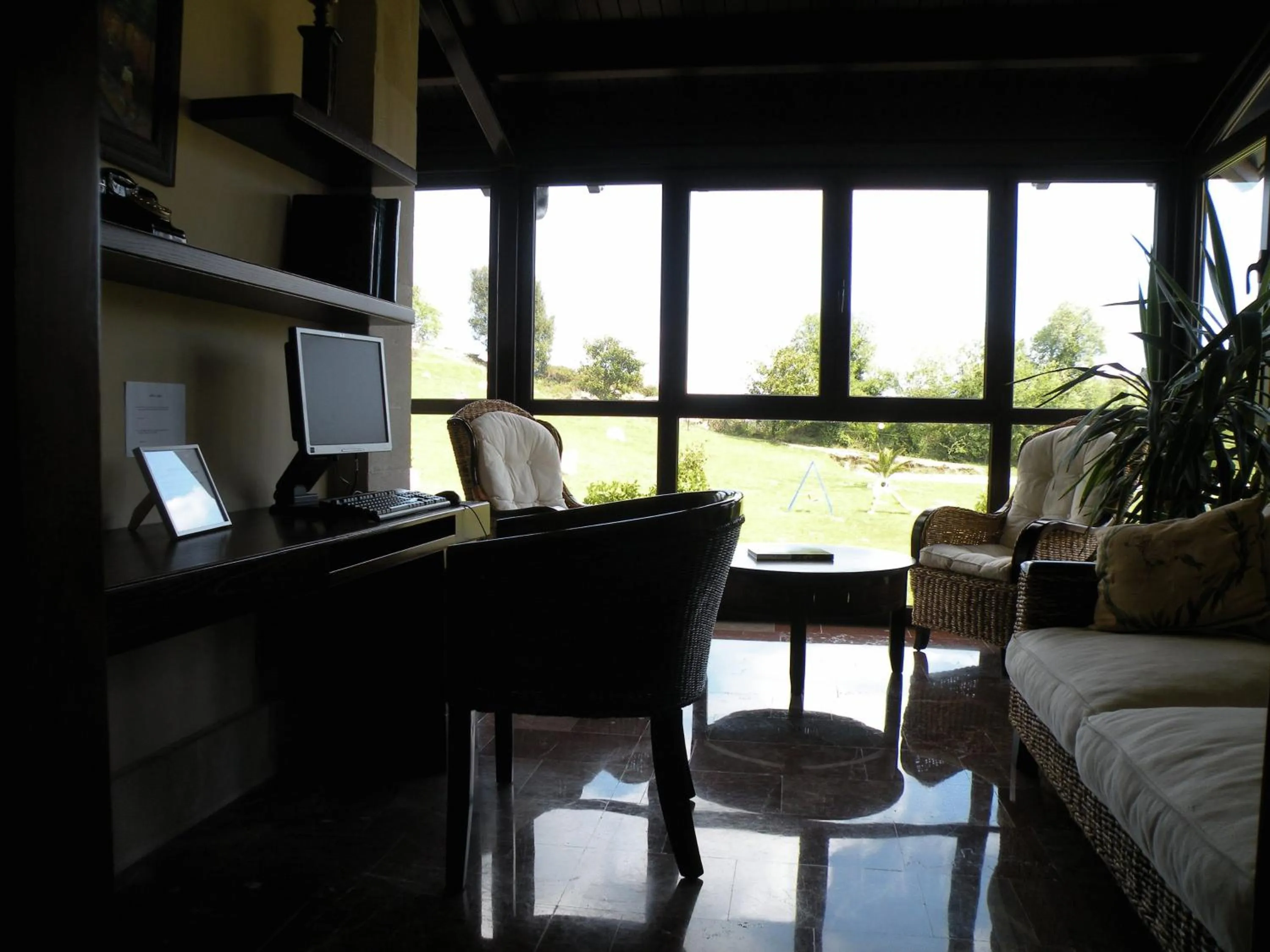Communal lounge/ TV room in Hotel Finca La Mansión