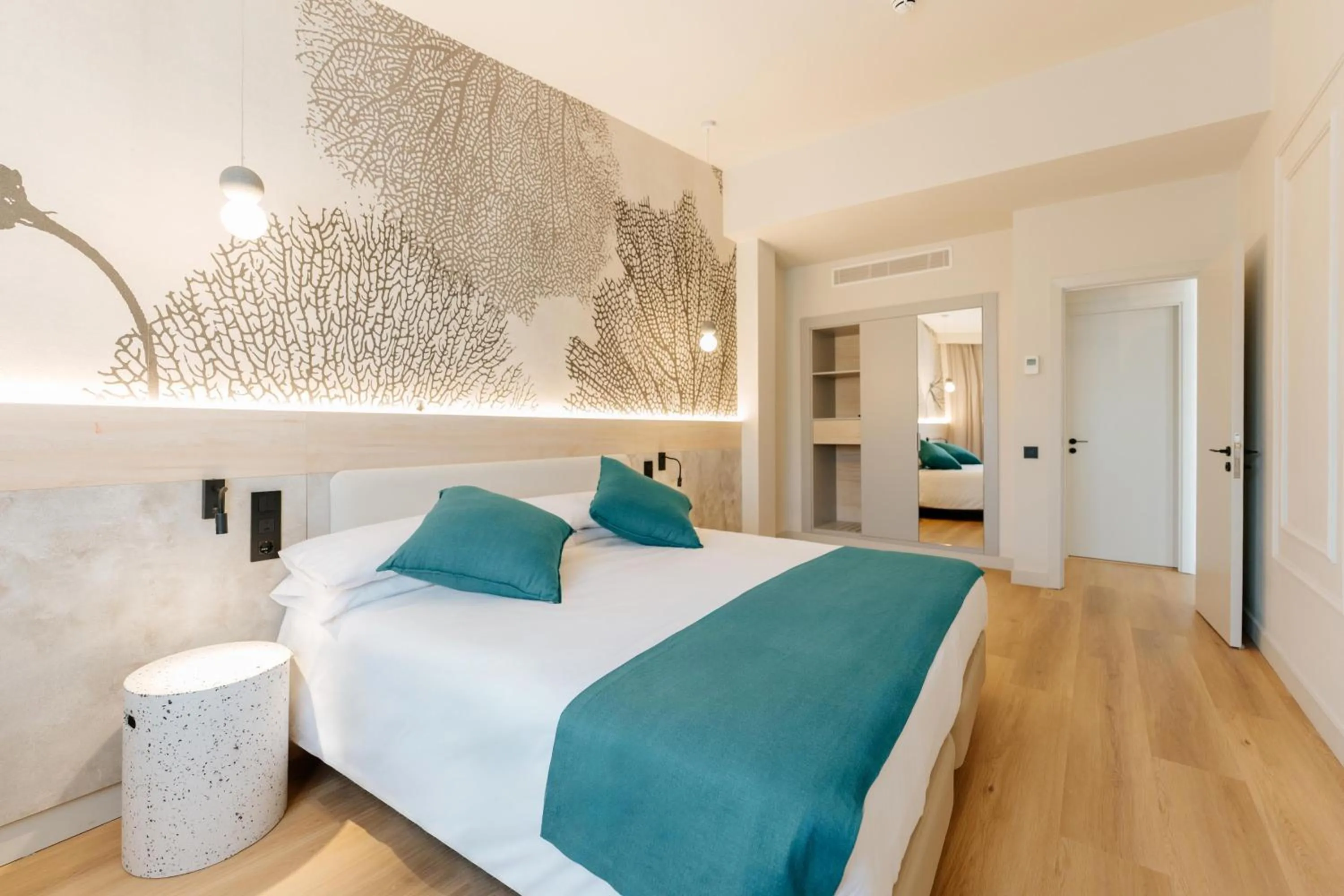 Photo of the whole room, Bed in R2 HIGOS BEACH