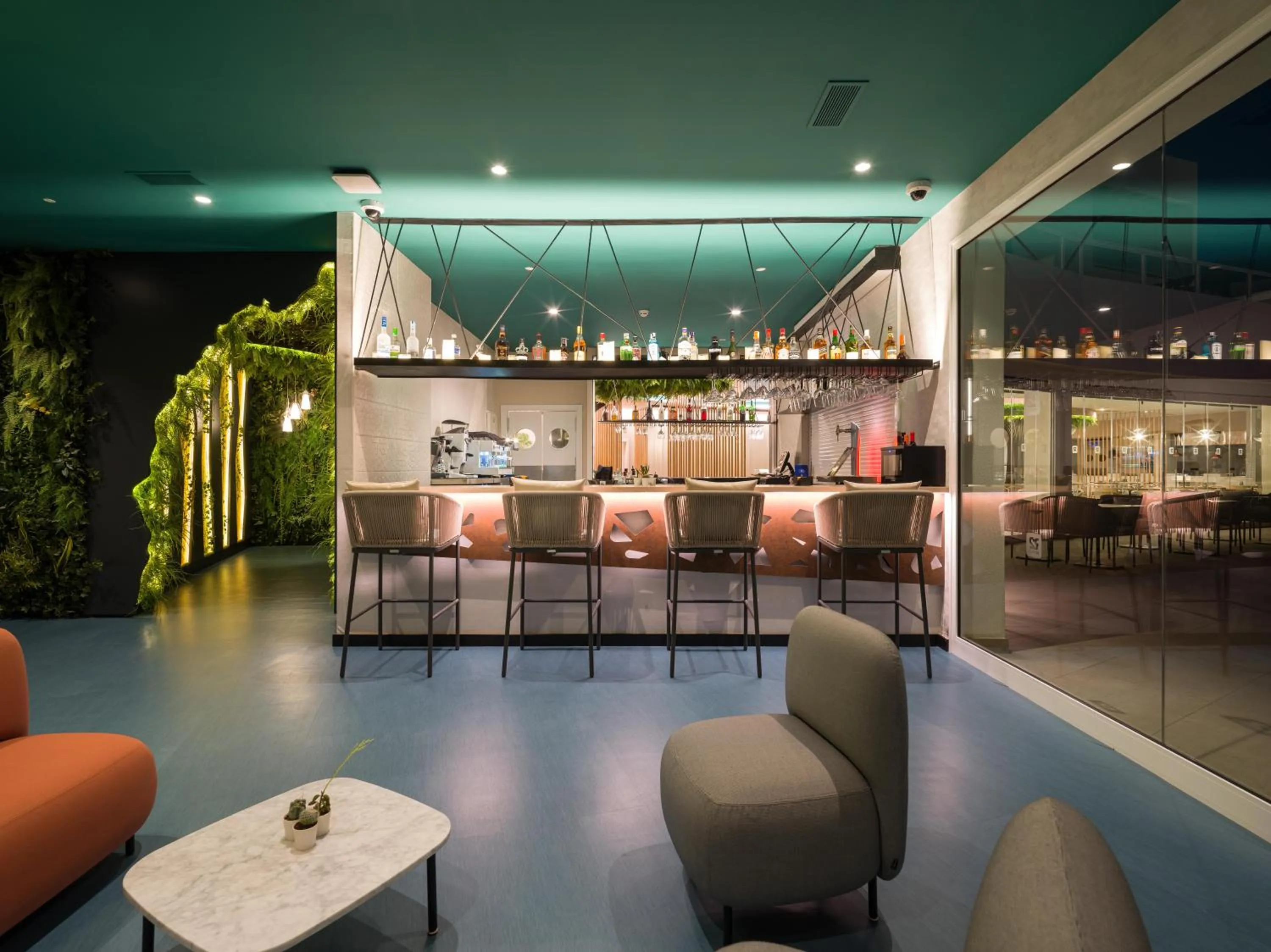 Lounge or bar in R2 HIGOS BEACH