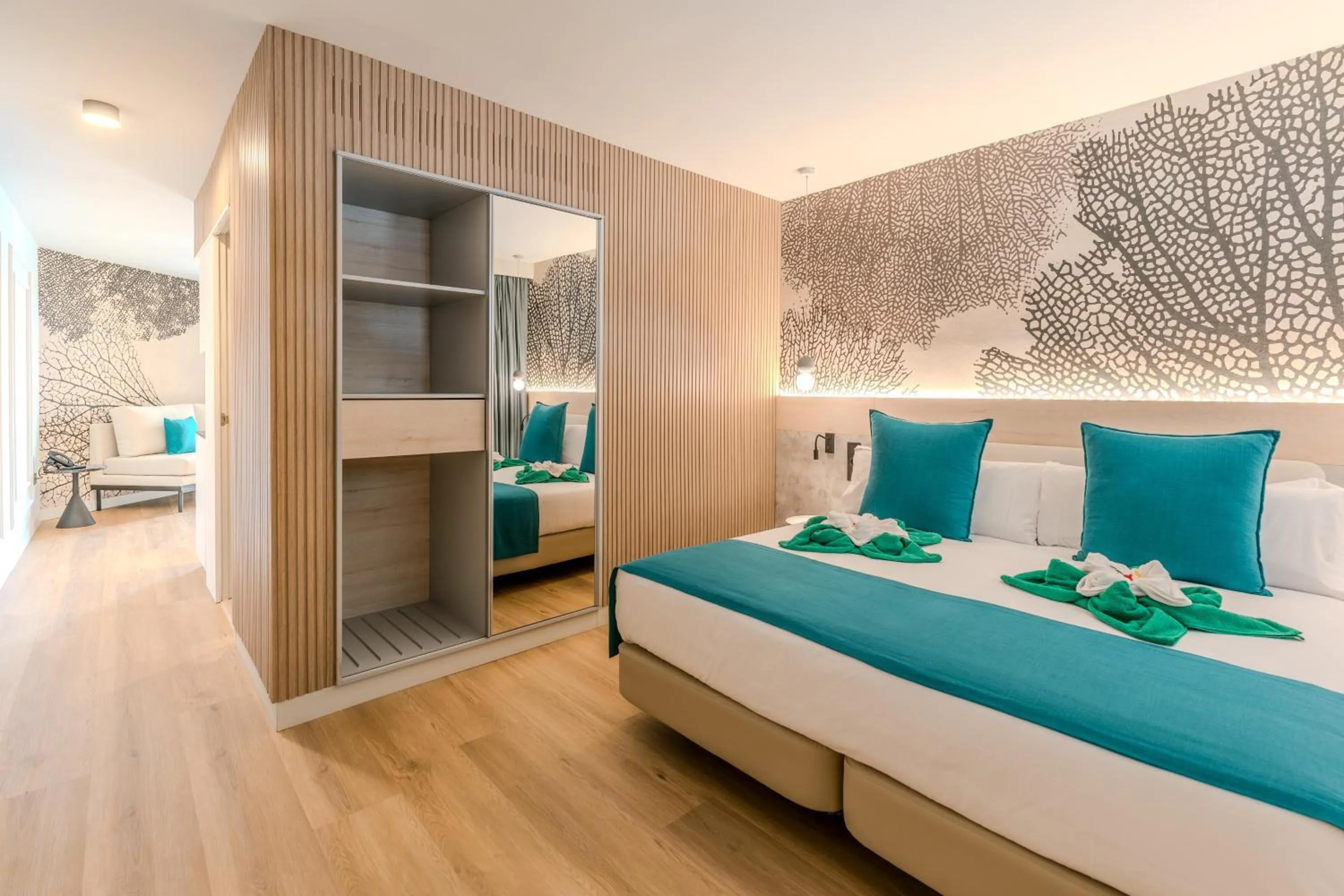 Photo of the whole room, Bed in R2 HIGOS BEACH