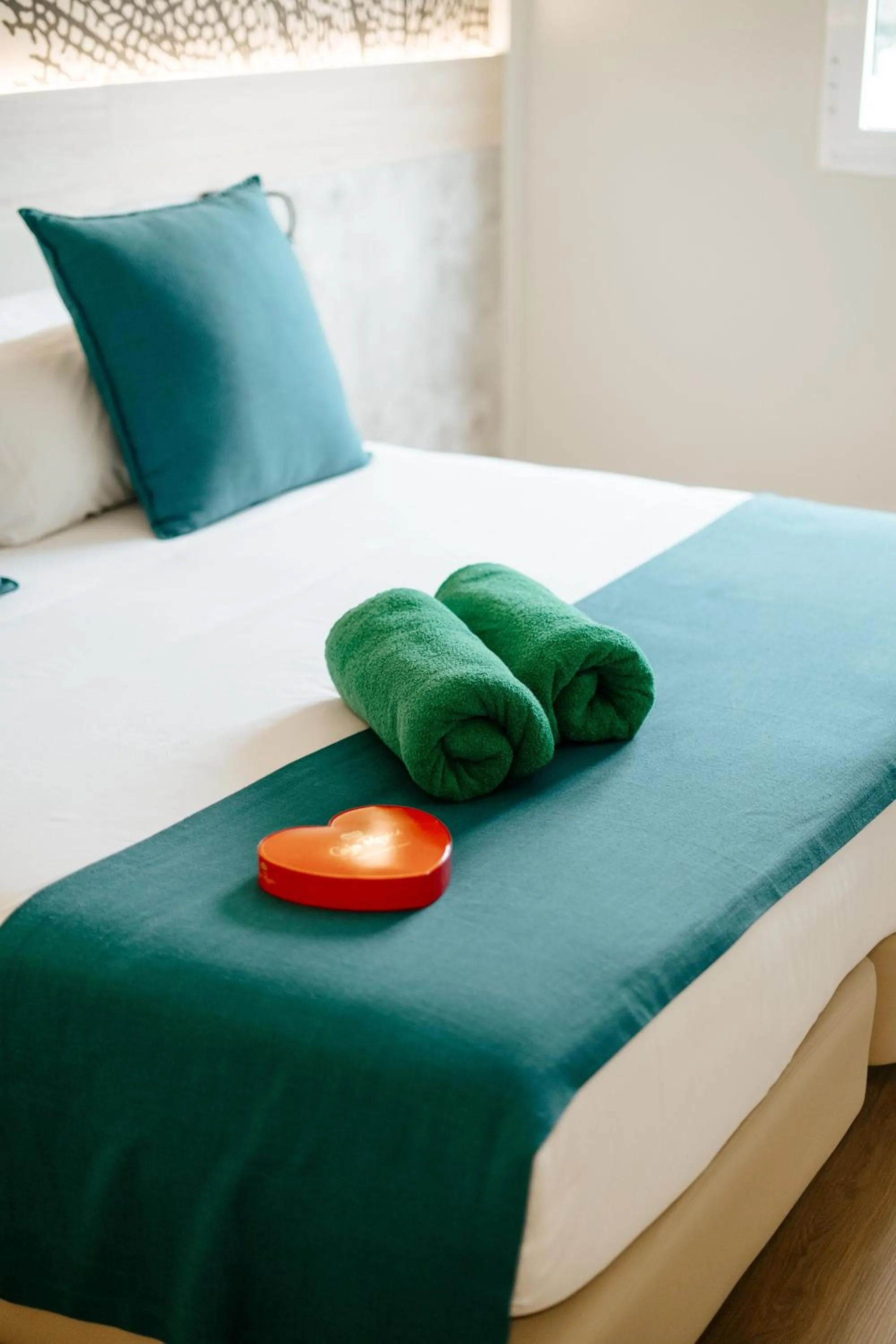 Photo of the whole room, Bed in R2 HIGOS BEACH