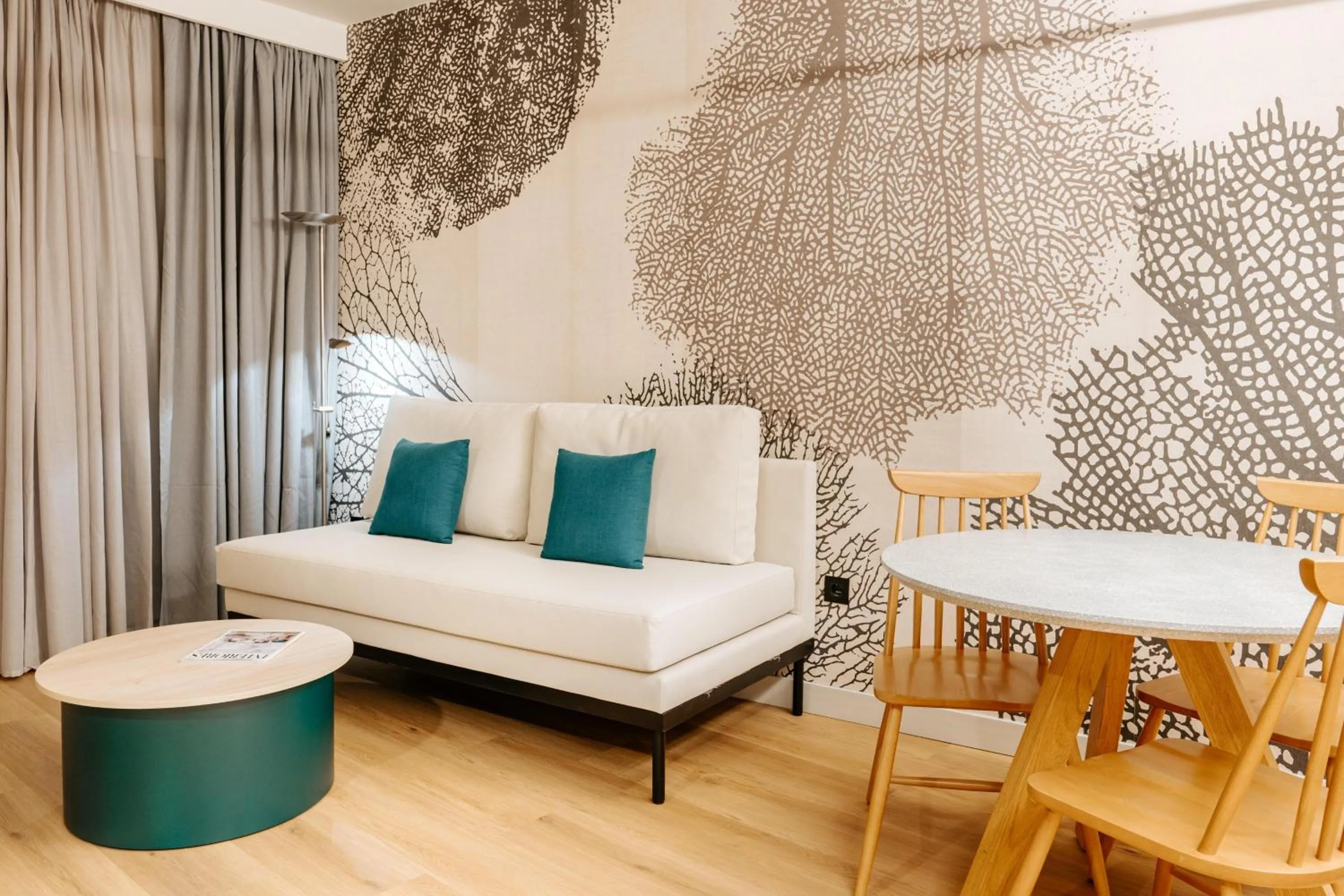 Photo of the whole room, Bed in R2 HIGOS BEACH