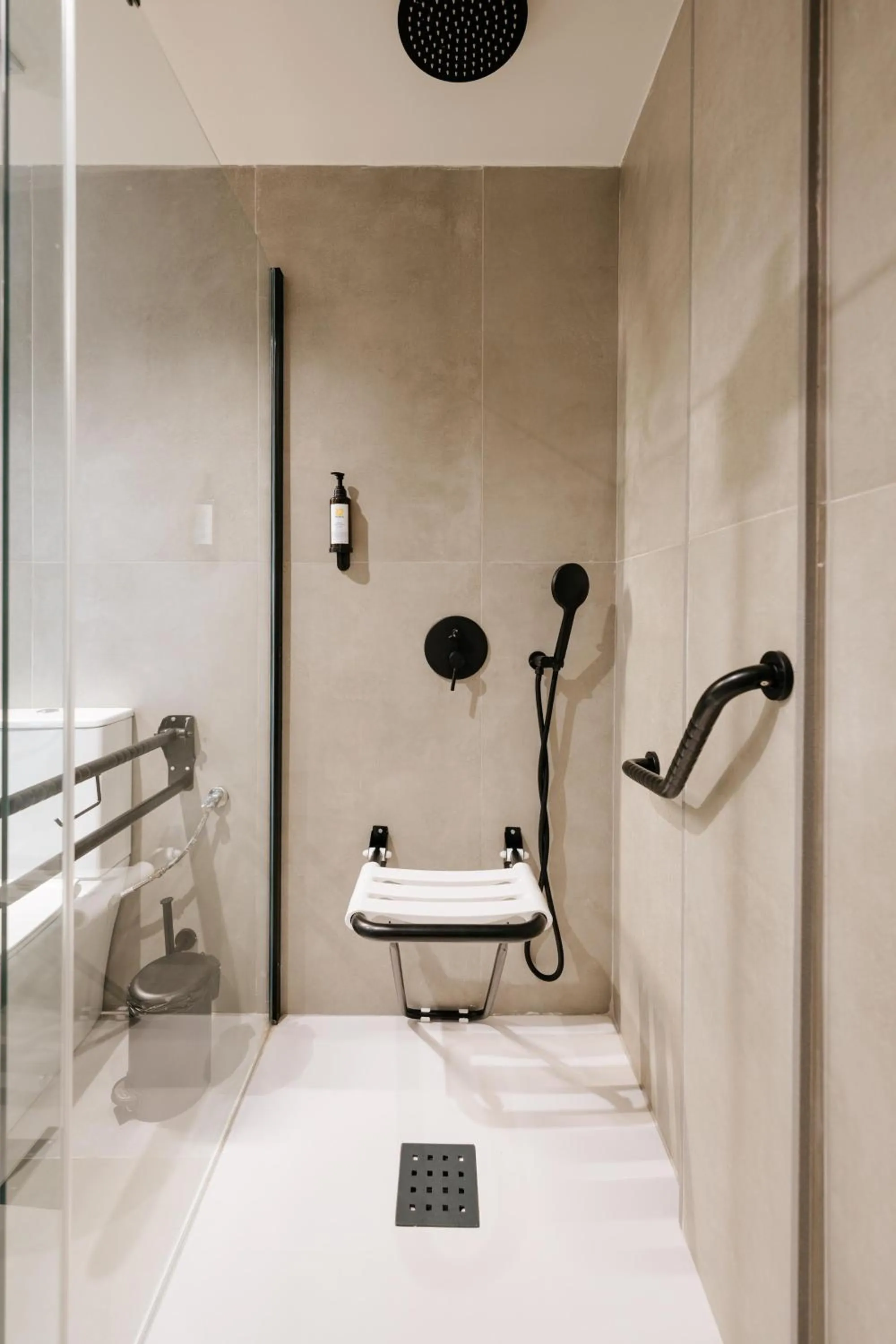 Shower in R2 HIGOS BEACH