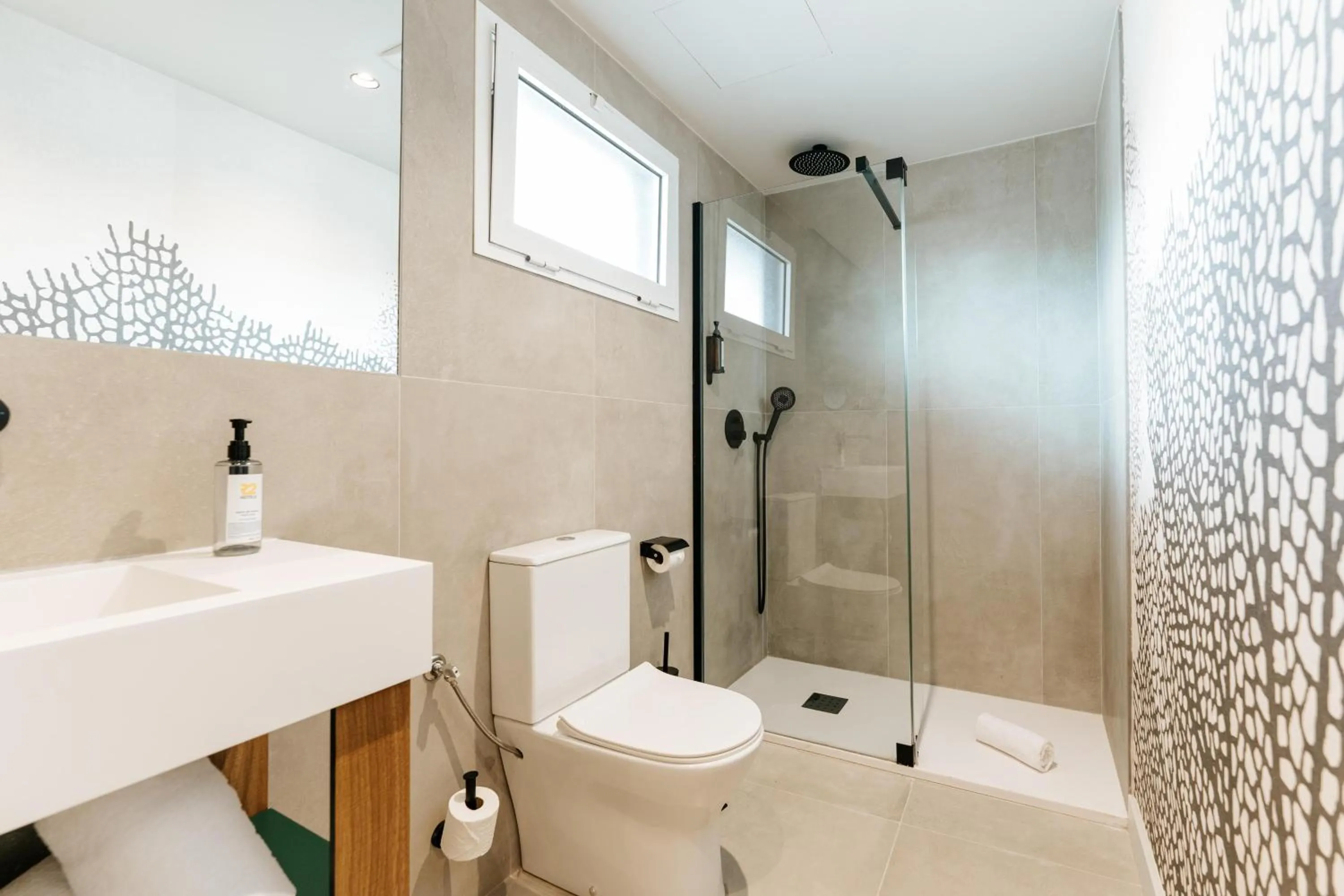 Shower in R2 HIGOS BEACH