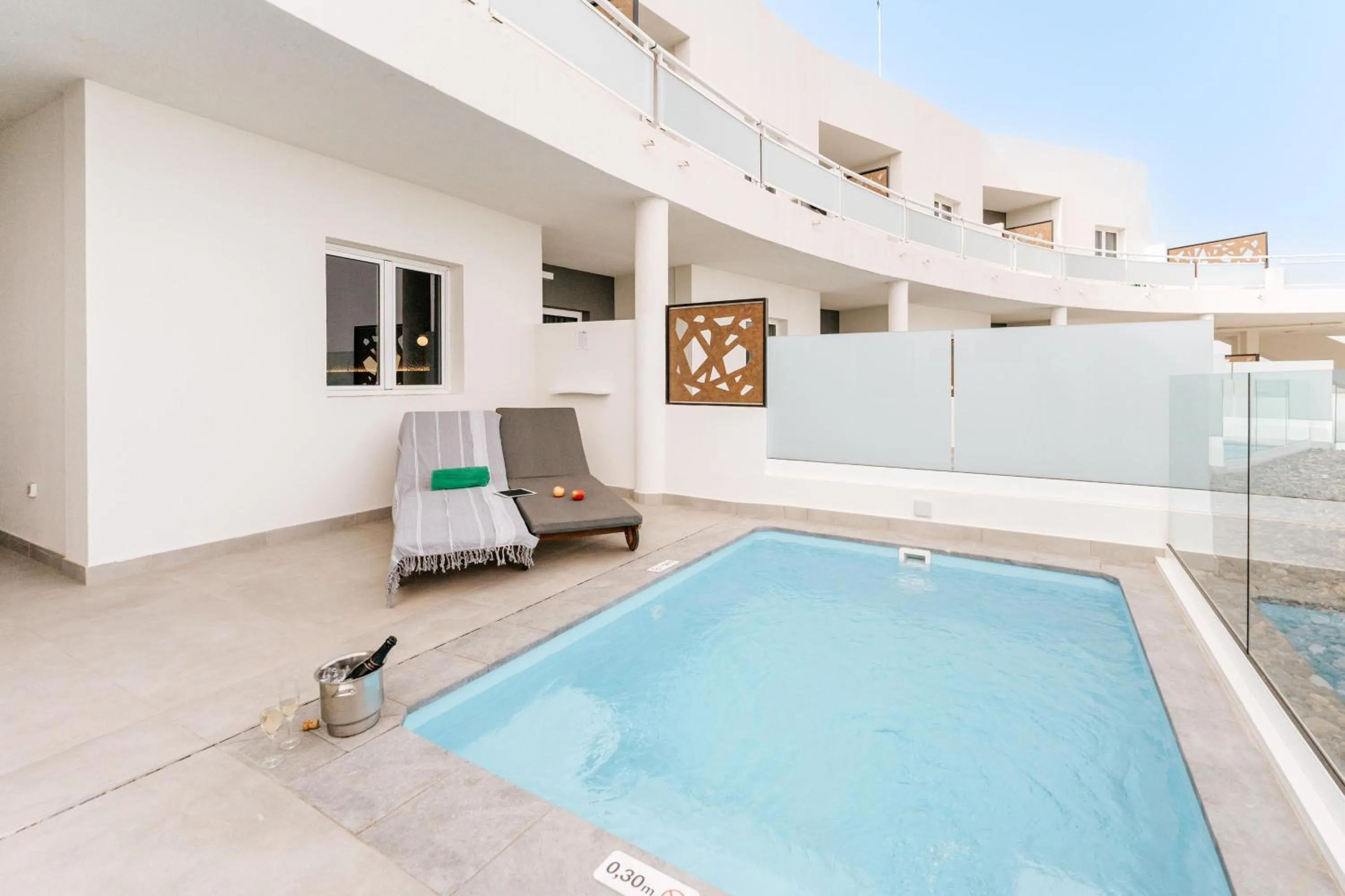 Photo of the whole room in R2 HIGOS BEACH