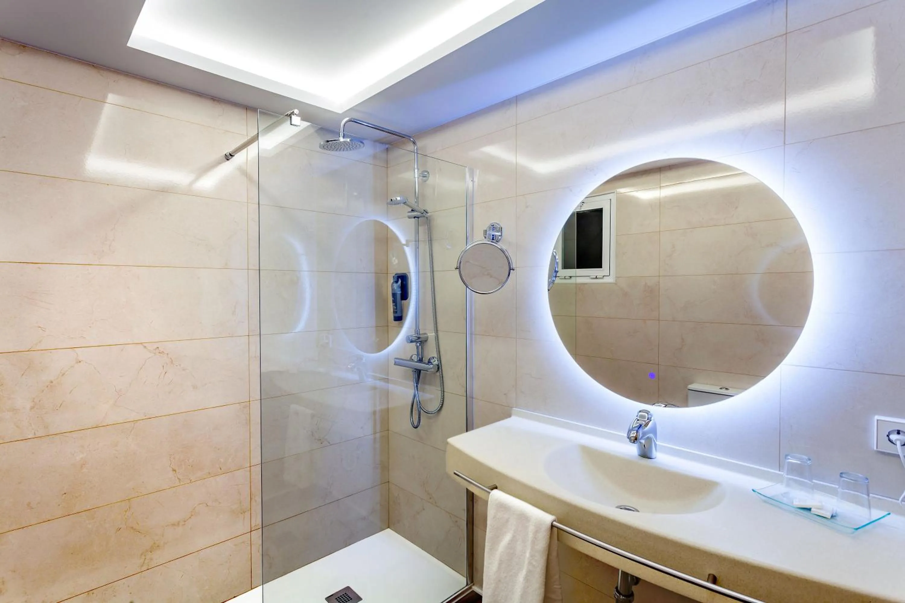 Shower in Ona Palmira Paradise Paguera