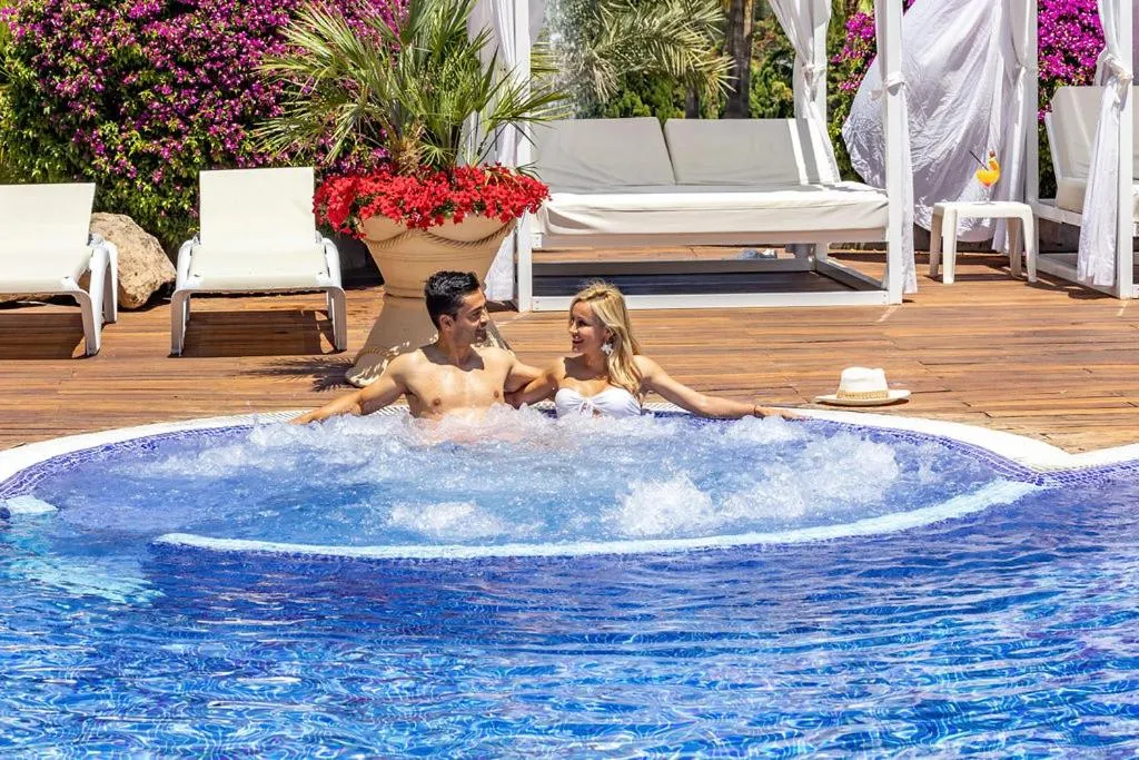 Swimming pool in Ona Palmira Paradise Paguera