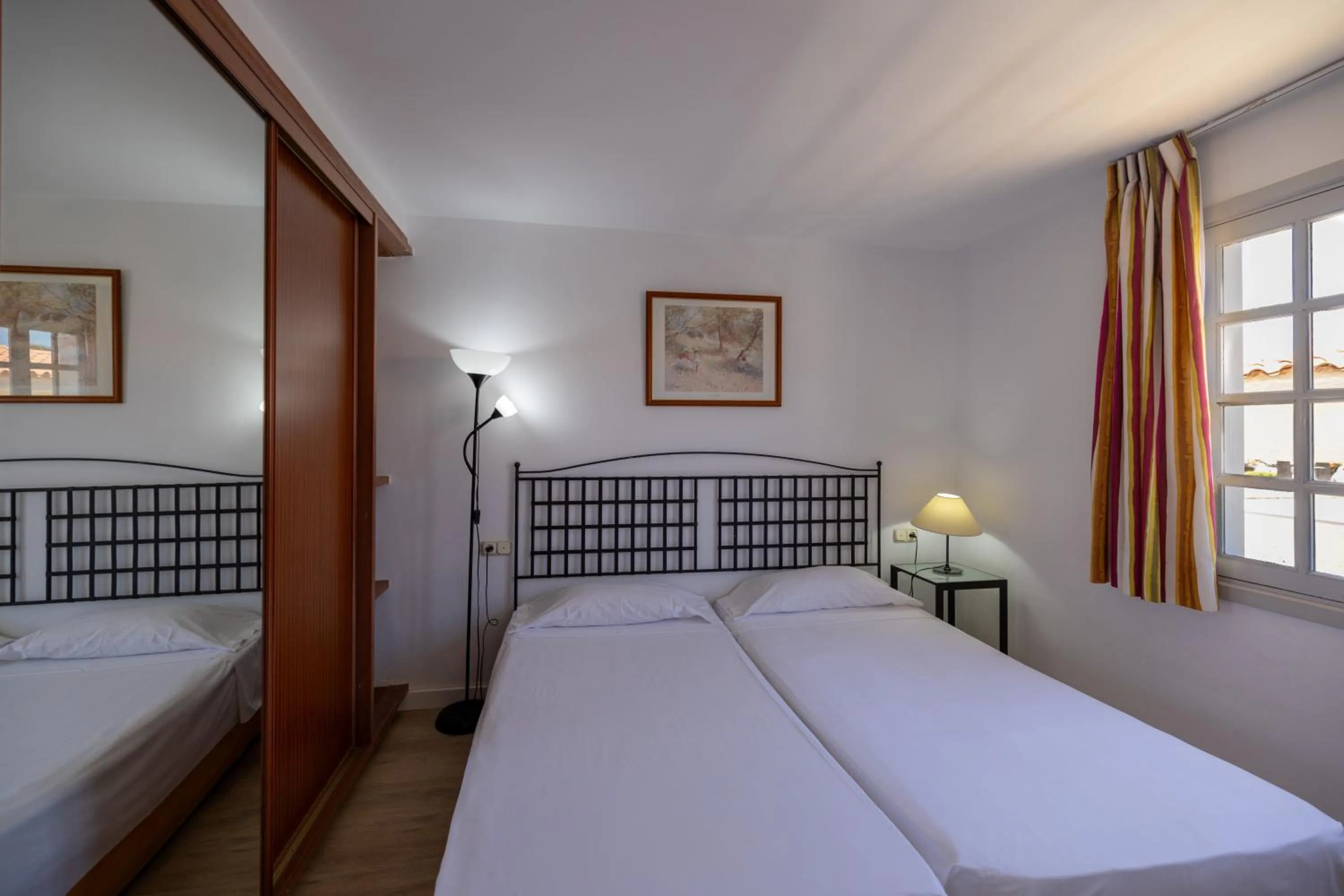 Bedroom, Bed in Fuentepark Apartments