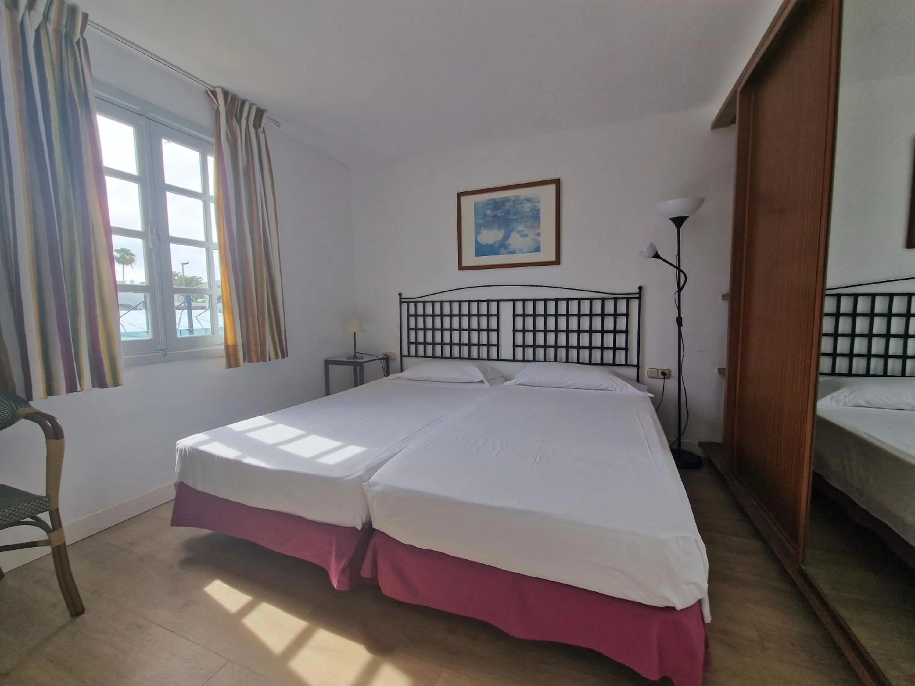 Bed in Fuentepark Apartments