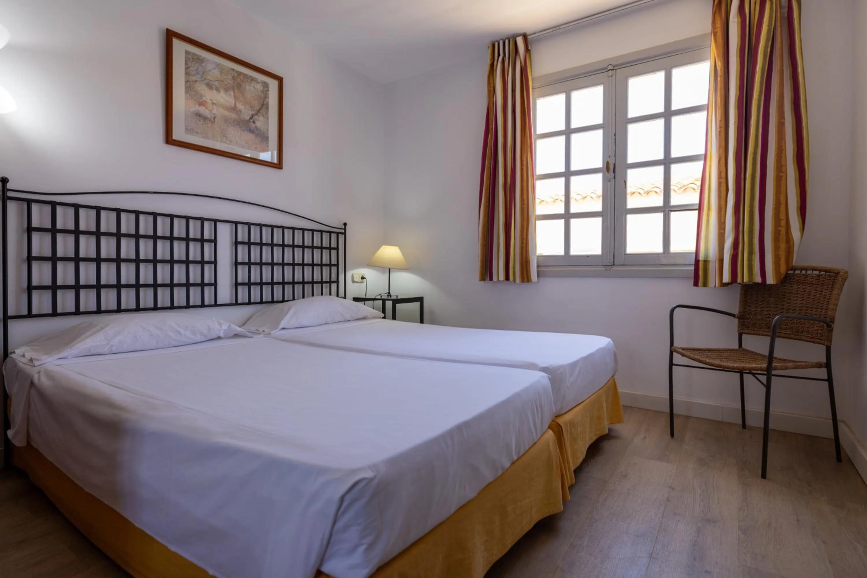 Bed in Fuentepark Apartments